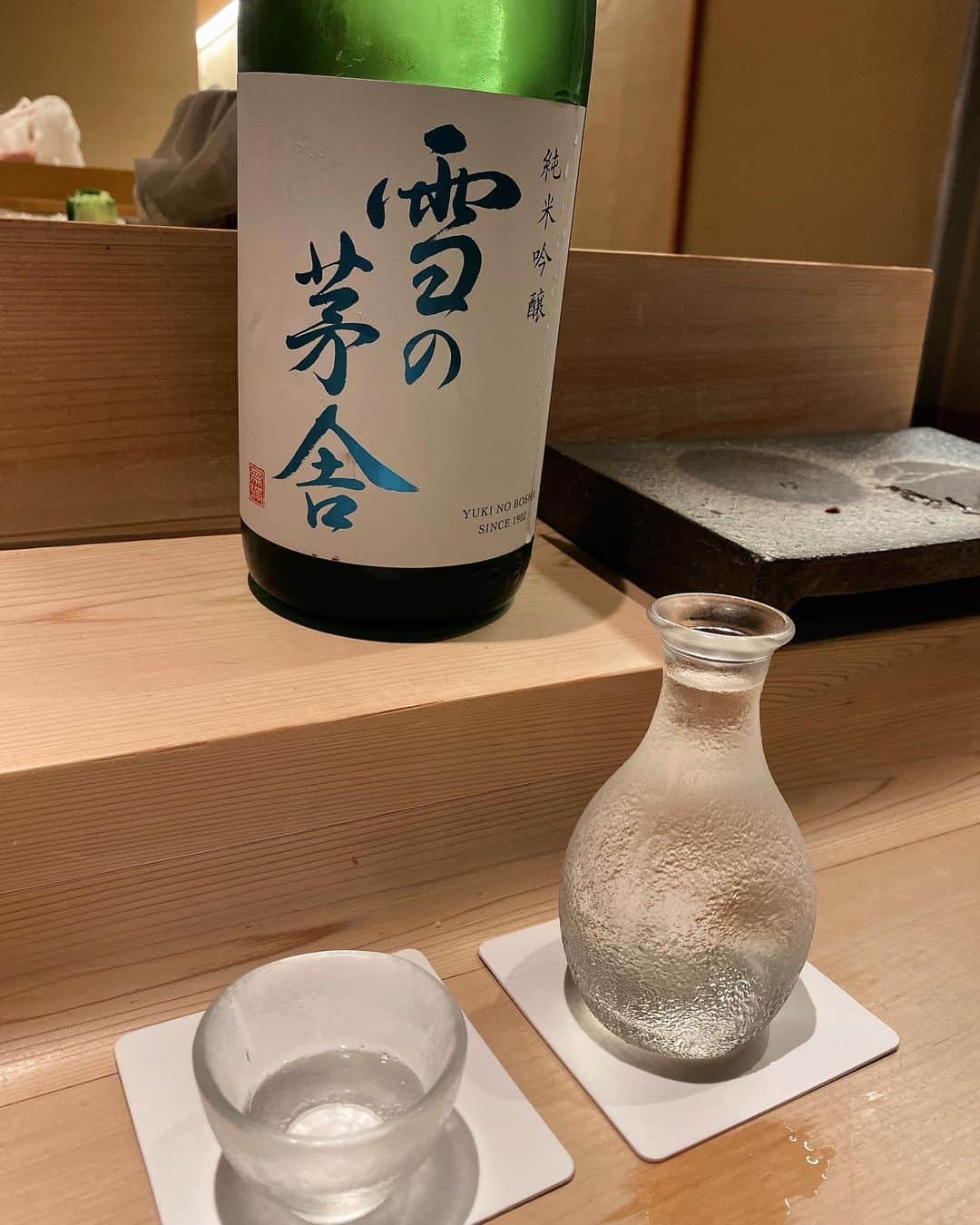 市川ヒロシさんのインスタグラム写真 - (市川ヒロシInstagram)「仲間の快気祝いに 寿司と日本酒を。 良い雰囲気のお店で美味しかった( ˊ̱˂˃ˋ̱ ) とくにこの日本酒。 家用に買おうかなってくらい 好みでした。  #寿司　#日本酒好き   場所　池袋　椛」4月16日 8時39分 - ichikawa.hiroshi