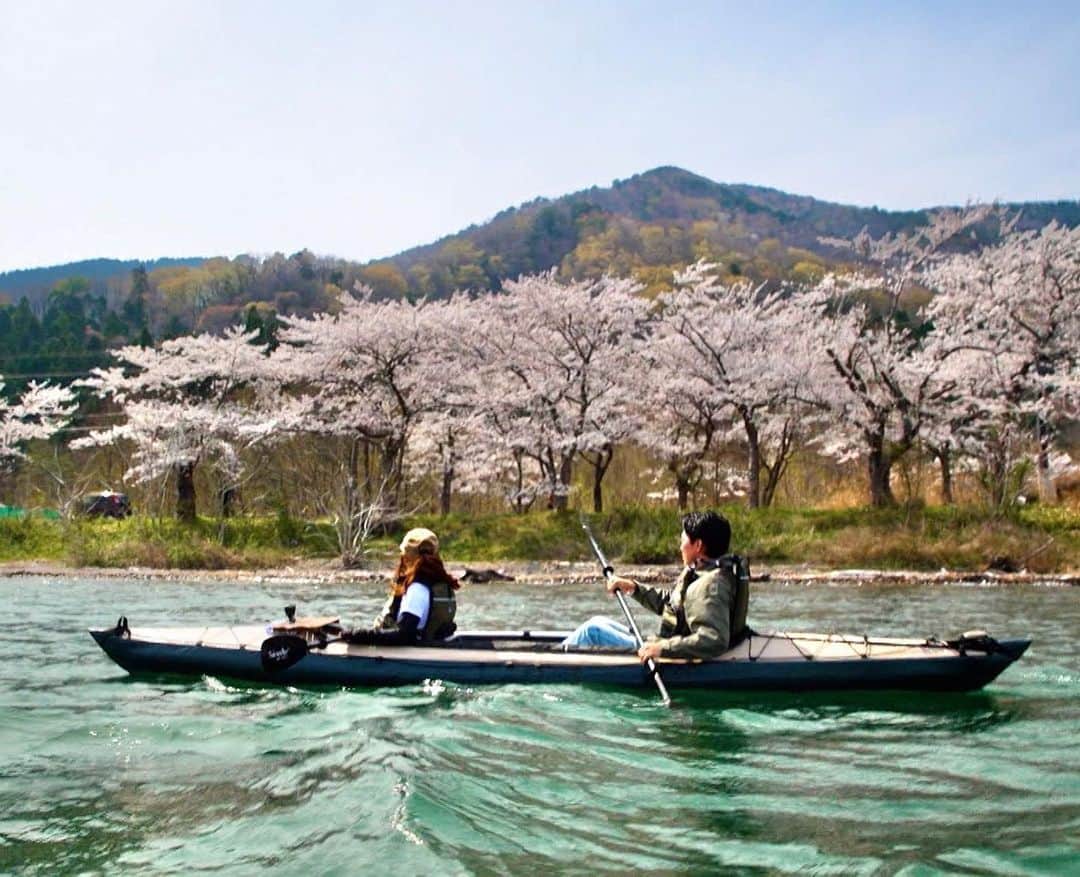 たけだバーベキューさんのインスタグラム写真 - (たけだバーベキューInstagram)「滋賀県にある海津大崎の桜をカヌーの上から見る！ そしてその後焚き火料理を食う！ 今回の「たけだバーベキューとキャンプな休日」ではそんな素敵なキャンプスタイルをmarimariさんに教えてもらいました！NB👍 . #たけだバーベキューとキャンプな休日 #琵琶湖 #海津大崎 #marimari #桜キャンプ #キャンプ #バーベキュー #アウトドア #たけだバーベキュー　 #ナイスバーベ」4月16日 9時11分 - takeda_bbq
