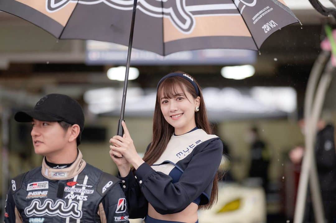 瀬谷ひかるのインスタグラム：「おはよう☀  SUPERGT Rd.1岡山 決勝日、 2号車muta Racing INGINGは2番手フロントローからのスタートです！ 現地の方も、画面の向こうからの方も、 一緒にチームの応援よろしくお願いします📣💓 . .  今日のスケジュール🗓  4/16(日) 決勝🏎 9:10-9:20 スポンサーステージ 9:50-10:50 ピットウォーク 10:50-11:15 ドライバーアピアランス 12:00-12:20 ウォームアップ走行 12:20-13:30 スタート進行 13:30 決勝スタート！(300km/82Lap) 13:40-14:00 物販(イベント広場KARZブース)  今日は久々の物販イベントがあります！ 岡山国際サーキットにいる方は、ぜひKARZブースに遊びに来てね🧚🏻  #supergt #muta #mutaracing #mutaracingfairies #GR86 #GR86GT #ingingmotorsport #racequeen #model #レースクイーン #スーパーgt #ロングヘア #japanesegirl #岡山国際サーキット #モータースポーツ #モータースポーツ好きな人と繋がりたい」