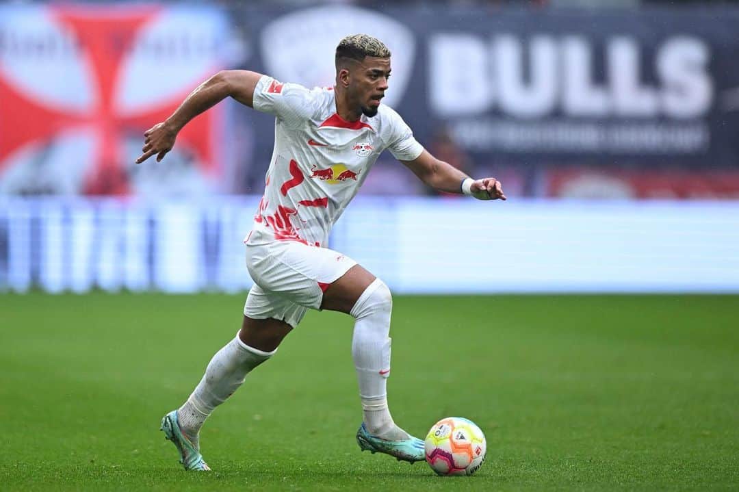 ベンジャミン・ヘンリックスのインスタグラム：「Sieg + 2 assists 👀😅 #39er」