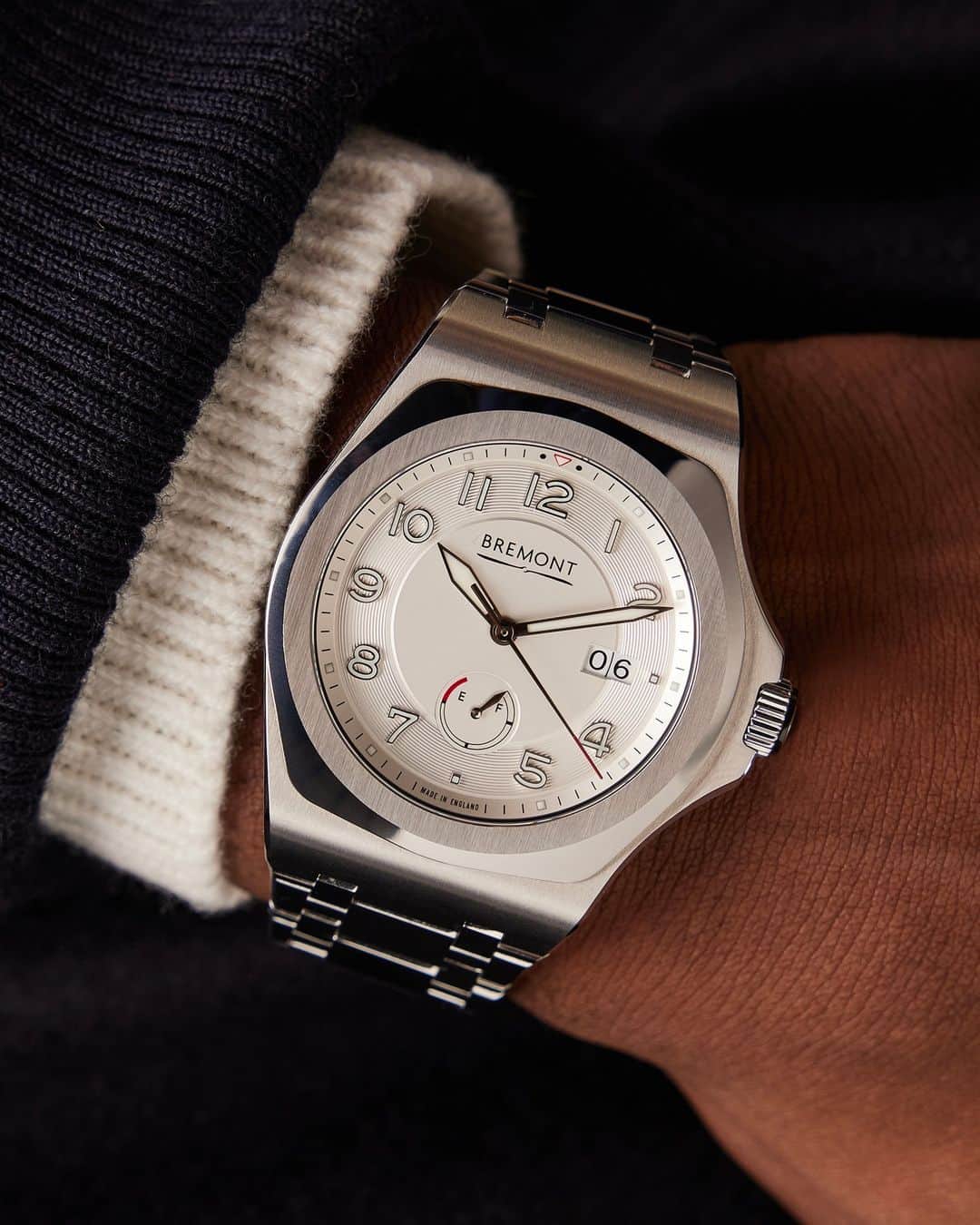 ブレモンのインスタグラム：「Exceptional style with the Bremont Supernova. Undergoing 12 stages of hand and machine finishing, grinding and polishing to create the Supernova's contrasting brushed and polished effects found across the case construction and dial, it's nothing short of a pursuit of perfection.   Find your nearest store at the Link in Bio 🔗  #BremontSupernova #BremontH1 #H1Generation #BremontWatches #ENG300 #maketimecount」