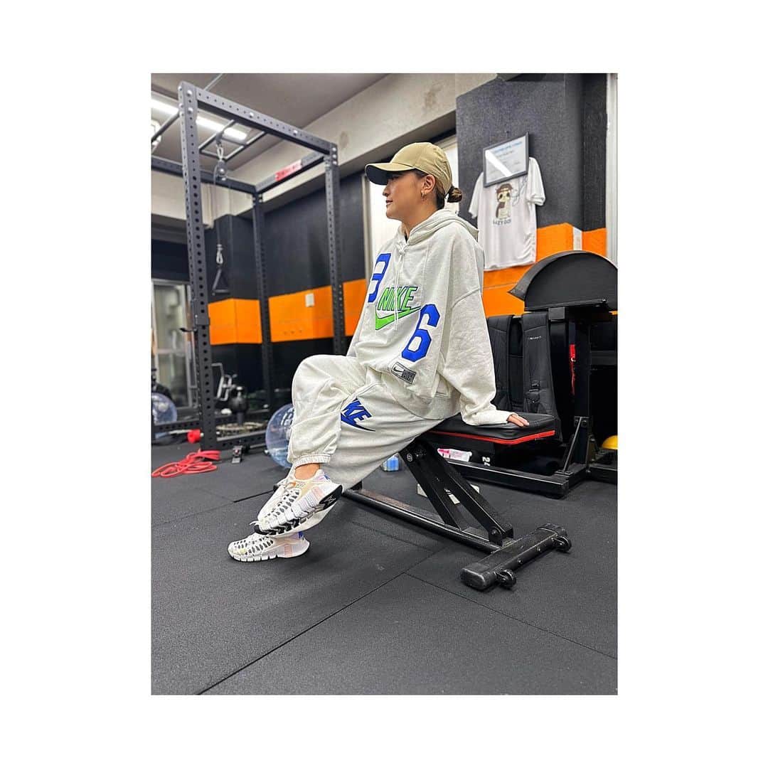のインスタグラム：「NIKEの新作が可愛すぎる件💙💚 今回もたんまりご提供いただきました🥹💕  Newウェアで練習すると 気分も上がり集中してガッツリやれてます💥  いつも本当にありがとうございます‼️  試合まであと2週間🔥🔥🔥  19日水曜日 19時30分〜公開練習なのだけど なにしたらいいと思う？🤔🫧  #NIKE」