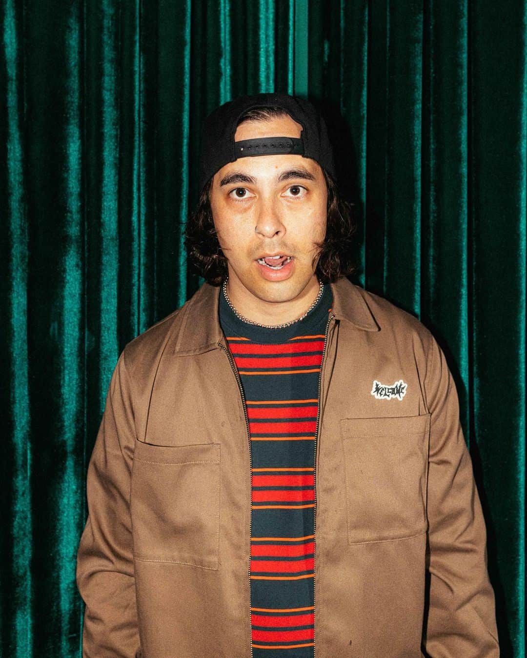 ヴィック・フエンテスのインスタグラム：「What songs do you want to hear us play off of The Jaws Of Life? We start practice next week ❤️  📸 by @v.trvn」