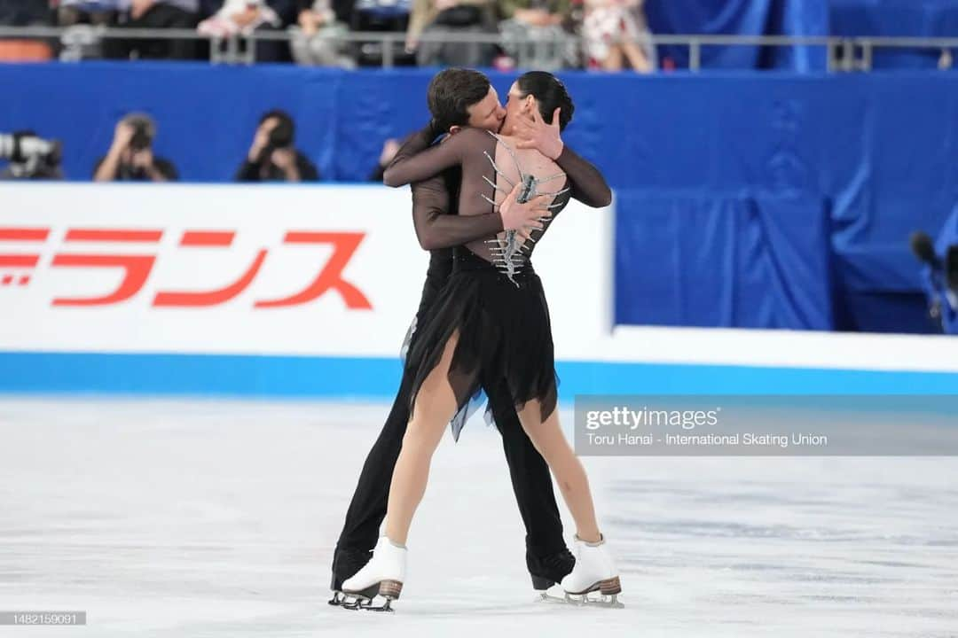 シャルレーヌ・ギニャールさんのインスタグラム写真 - (シャルレーヌ・ギニャールInstagram)「So happy we were able to skate two clean programs here in Tokyo !!!! This amazing season came to an end and this competition was the cherry on the cake !!!  Thank you JAPAN ❤️  #isufigureskating #isu #icedance #fiammeazzurre #poliziapenitenziaria #fisg4passion #conisocial #coni #italiateam🇮🇹  #guignardfabbri #jacksonultima #worldteamtrophy2023 #endoftheseason #wtt2023 #tokyo」4月16日 0時59分 - charleneguignard