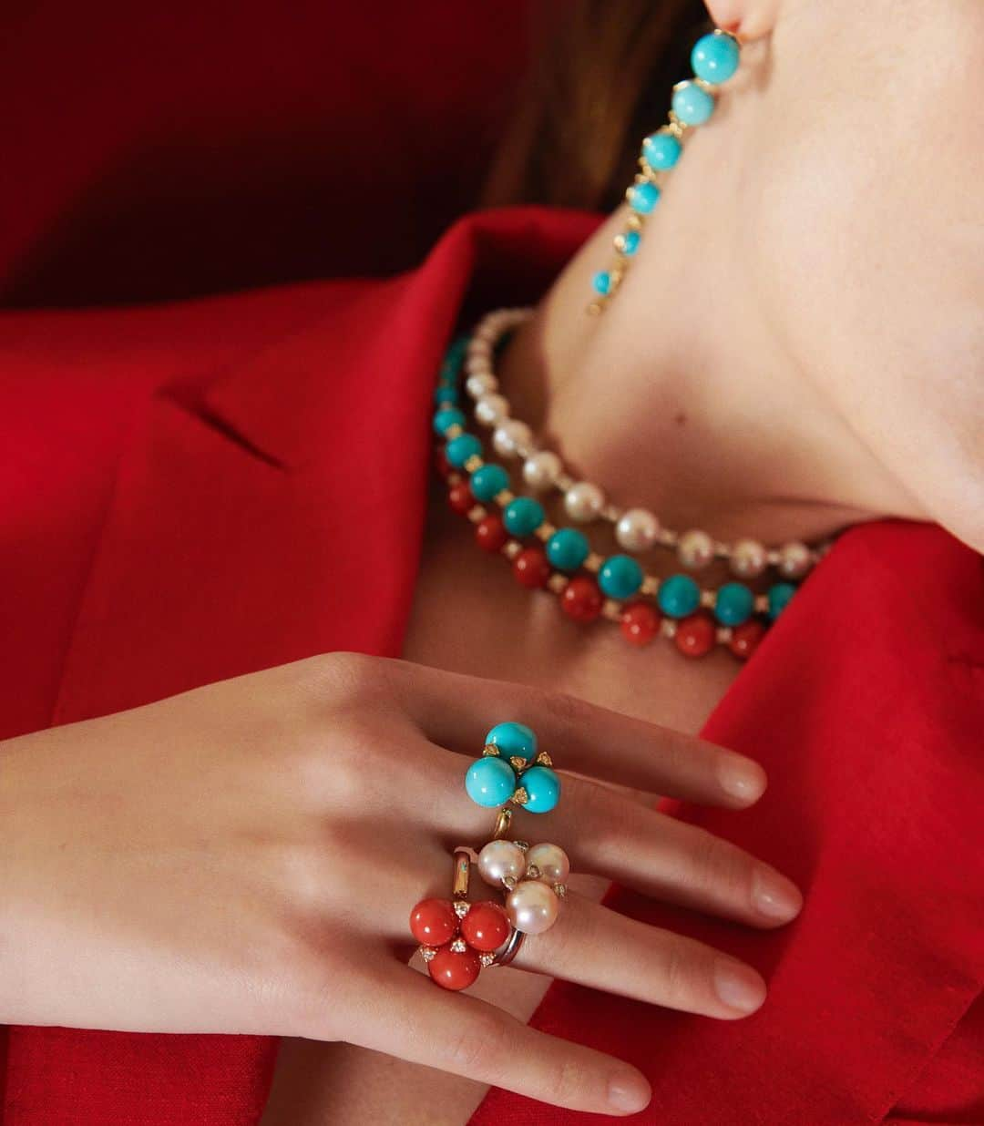 Chanteclerのインスタグラム：「. Cherie, in gold, diamonds, turquoise, coral and pearls. An iconic collection explores marine contaminations. Lively and colourful jewels with a Mediterranean soul. #chanteclercapri #capri #cheriecollection」