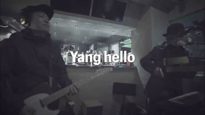 EIKI のインスタグラム：「Yang hello -M://t.p  YouTubeから抜粋。  是非。  #自由  #Chill #旅 #音楽旅 #音楽 #Music #Track #Sound  #LogslomSerialNo369 #talkbox #guitar #korg #live #mtp #rap #dtm #ライブ #作曲家 #プレイ」