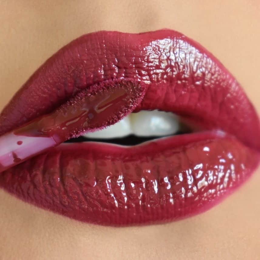 Revlonさんのインスタグラム写真 - (RevlonInstagram)「A lippie that reigns supreme 👑  Shown: #ColorStay Satin Ink in Regal Ruby  📸: @makeupbyliz1013」4月16日 1時12分 - revlon