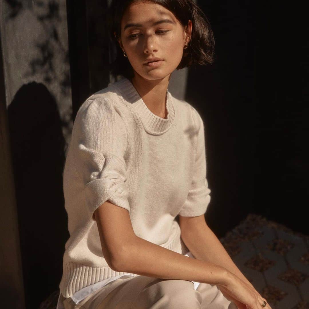 ブロシュウウォーカーのインスタグラム：「Our Emmet Knot Sleeve Looker is pre-layered with fixed knot details on the cuffs,  lightweight and  perfect for spring.」