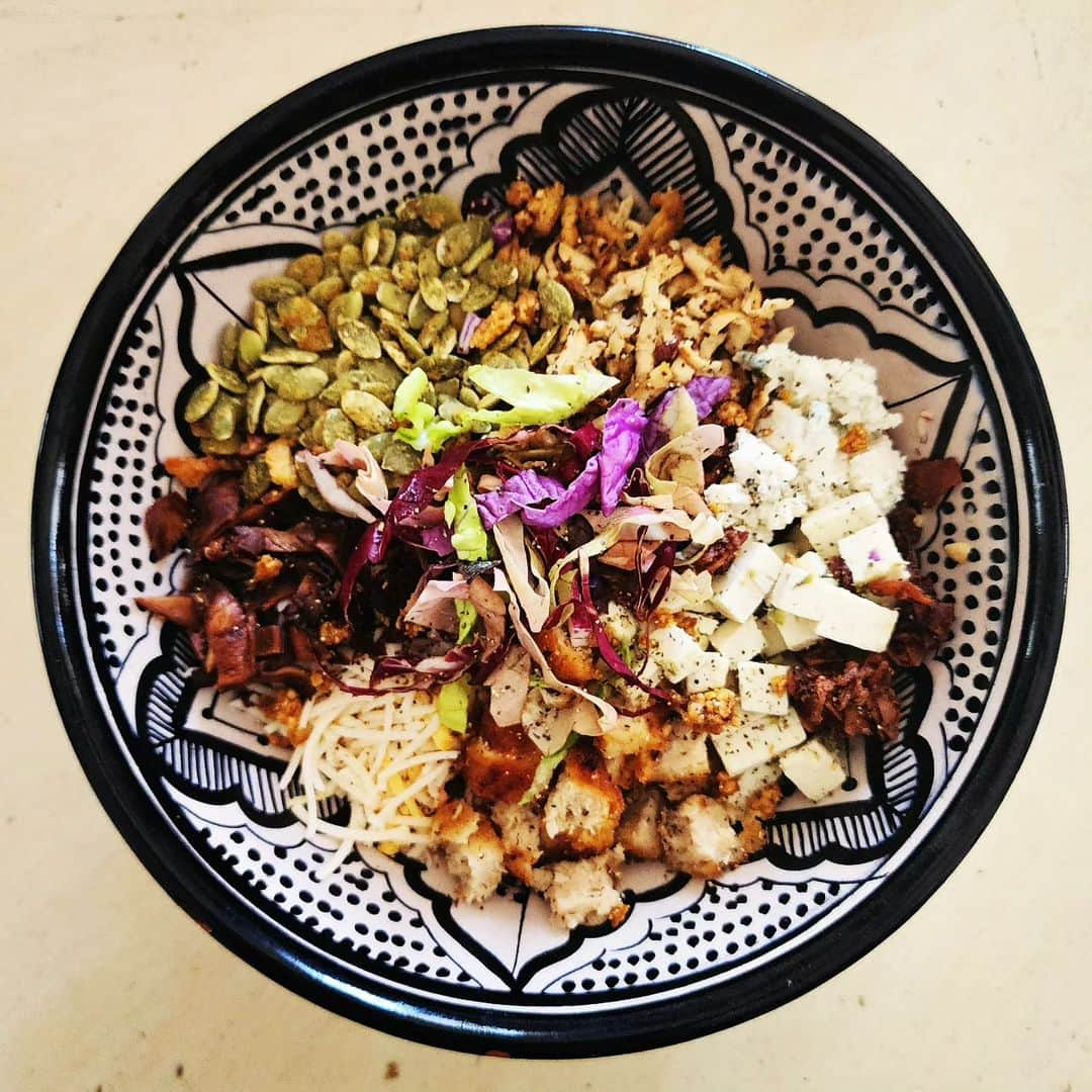 ガソリングラマーさんのインスタグラム写真 - (ガソリングラマーInstagram)「PLANT BASED COBB SALAD 🥗🥓🧀🥬🌶🧄🍄🌿  @gasolinexkitchen #GASOLINEKITCHEN  #vegan #veganfood #whatveganseat #plantbased #vegetarian #VEGANGOOD #vegansofig #veganfoodie #foodie #plantbased #plantbasedfood #plantbasedfoodie  #COBBSALAD #VEGANCOBBSALAD #salad   @gasolineglamour #gasolineglamour   @avocadotoastca purple Napa cabbage + radicchio + little gem lettuce   @theherbivorousb #bleucheese blue cheese dressing   @trybachans #Japanesebbqsauce  @alphafoods spicy chicken nuggets  @catalystcreamery #hatchgreenchile Cheese  @meatthemushroom #mushroombacon   @followyourheart PARMESAN   @gopalshealthfoods cheesy #pumpkinseeds #sprouties  @mountainroseherbs smoked black PEPPER + garlic pepper   @flybyjing #ZHONGSAUCE Sichuan gold chili oil   @wildwoodfoods baked teriyaki #tofu  @burlapandbarrel #kitchen pepper #masterstock #shimmersalt  @madlyhadleymagic original coconut bacon」4月16日 1時44分 - gasolineglamour