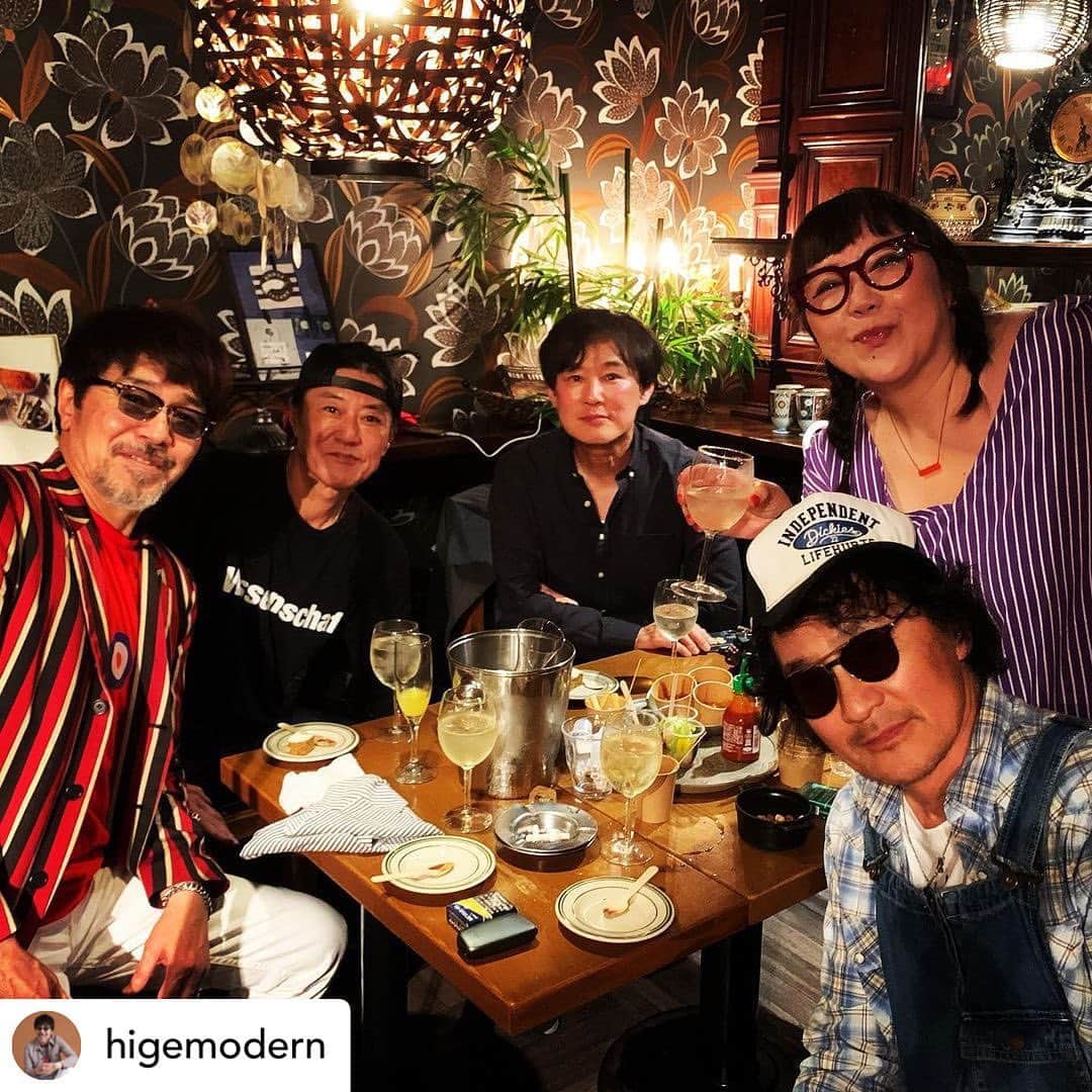 浅田信一のインスタグラム：「㊗️㊗️㊗️ 素敵な先輩方と素敵な先輩の還暦をお祝いしてきました！  みんな子供のように無邪気な大人達ばかり！ ずっとこのままでいいのさ！  ヒロさんおめでとう！  2枚目は真城めぐみさんのメガネを借りてご満悦の私^ ^」