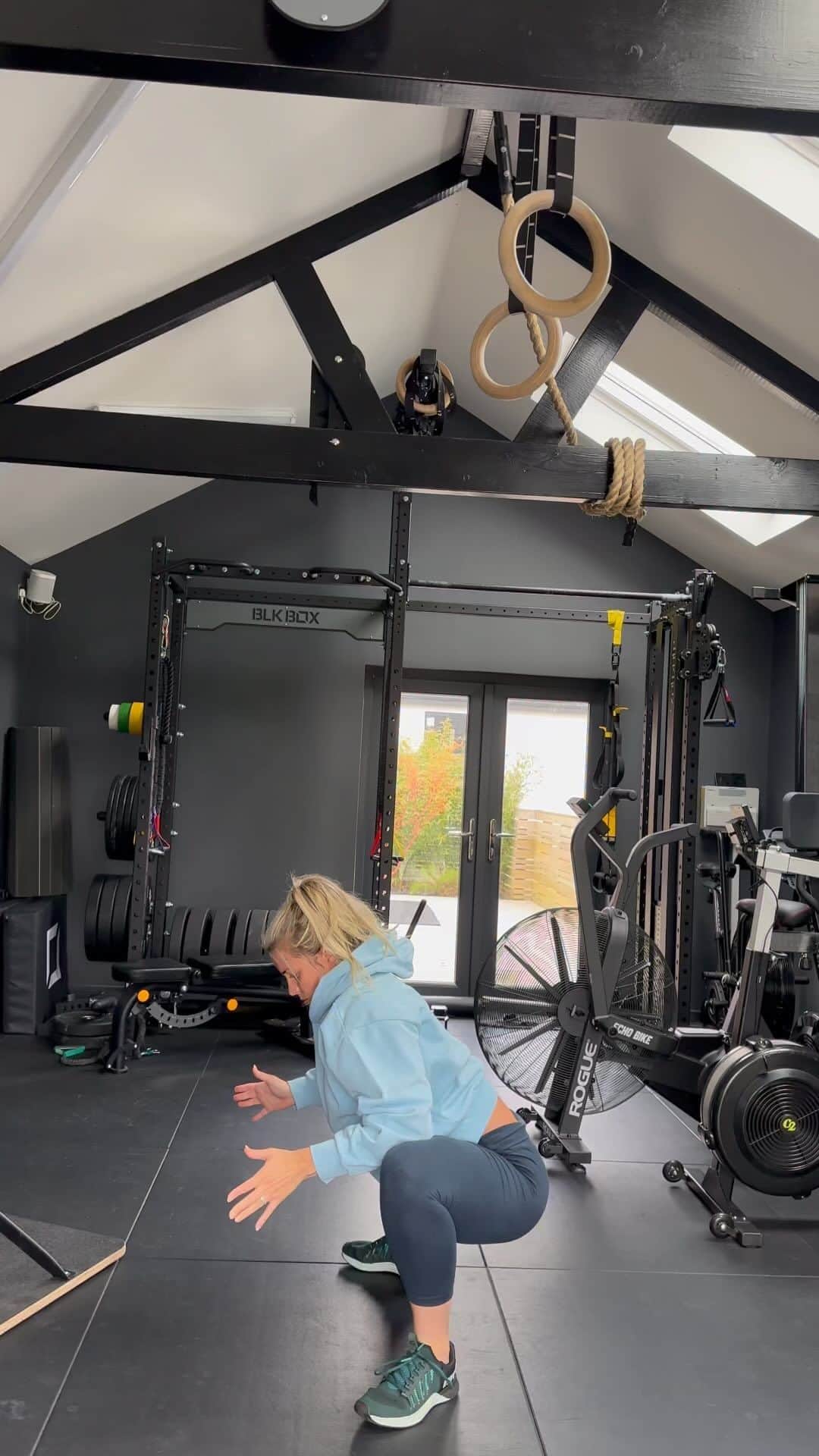 ジェマ・アトキンソンのインスタグラム：「Today. Slow and steady as usual for now 🙋🏼‍♀️  * I’ve trained for years pre pregnancy & been given the all clear to keep training under the supervision of a woman’s health physio & my PT*   It’s been a while since I’ve moved like this as aside from walking and my pre bed stretches I did nothing on holiday. Felt good to do something and get my heart rate up a little. One thing I’m constantly monitoring now in my sessions is coning or doming on my bump as some call it. I don’t want to put too much stress on my abs as it could contribute to issues for my pelvic floor and diastasis recti post baby. So, I keep an eye on it, control my breathing and with a much more light and restricted program I crack on. Obv there’s some days when training just doesn’t happen, either because I don’t feel like it or I’m knackered. Pre pregnancy it’s on those days that my discipline would kick in and I’d get it done and feel Great after. But for now, it’s not just about me, I’m 2nd to little man so my priority is housing him as best I can whilst mentally keeping myself in a good place. 🤰☺️」