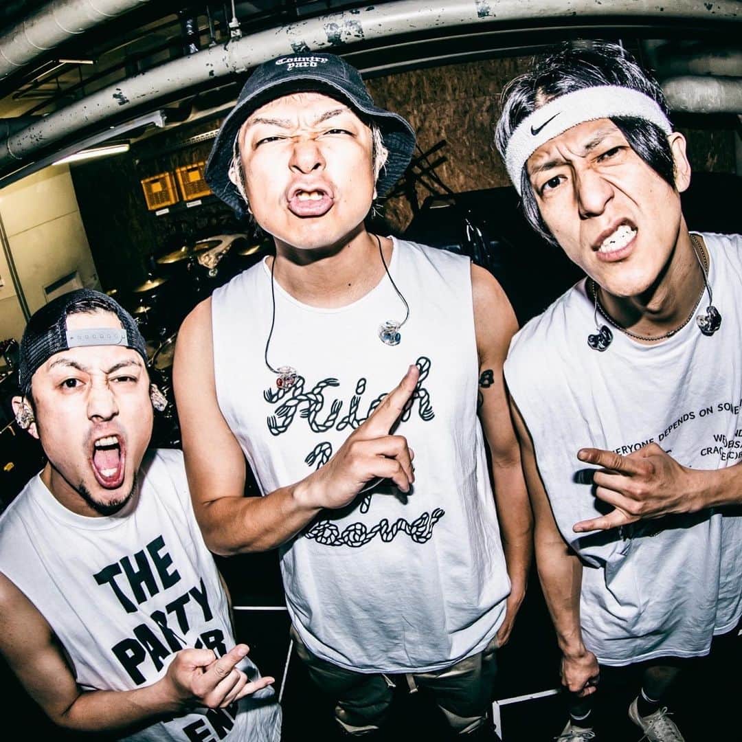 TOTALFATのインスタグラム：「4/15 名古屋ダイアモンドホール  ありがとうございました！ GoneR10周年おめでとうございます！ これからもよろしくお願いします！  Photo by @yusuke_mphoto」