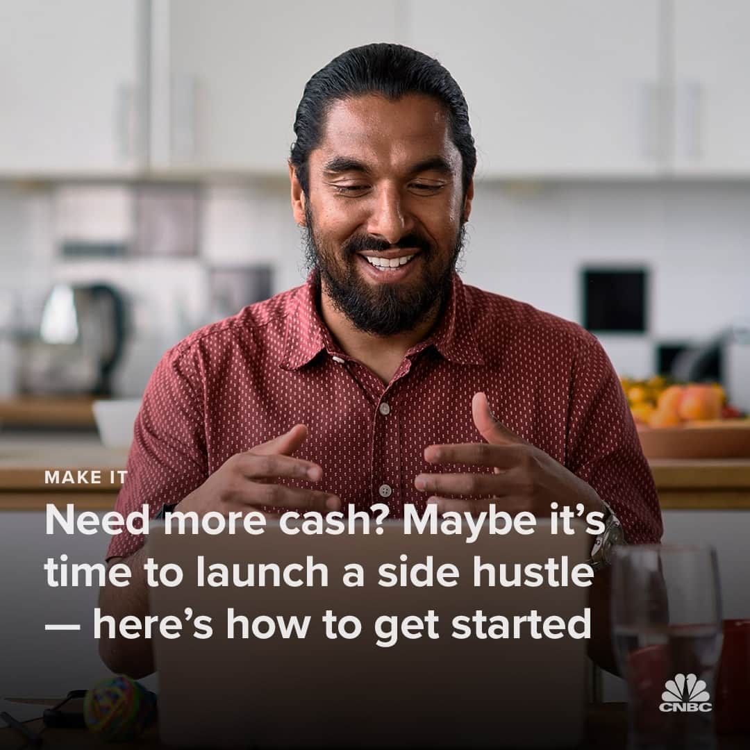 CNBCのインスタグラム：「Prices are soaring on everything from housing to groceries. That has left nearly two-thirds of all Americans living paycheck to paycheck, according to a new report from LendingClub.⁠ ⁠ As a result, 44% of Americans have picked up a side hustle in the past few years. That’s up 13% from 2020, according to a separate survey by LendingTree.⁠ ⁠ Are you considering taking on a side hustle? See how you can get started, and what key questions you should ask yourself beforehand, at the link in bio. (with @CNBCMakeIt)」