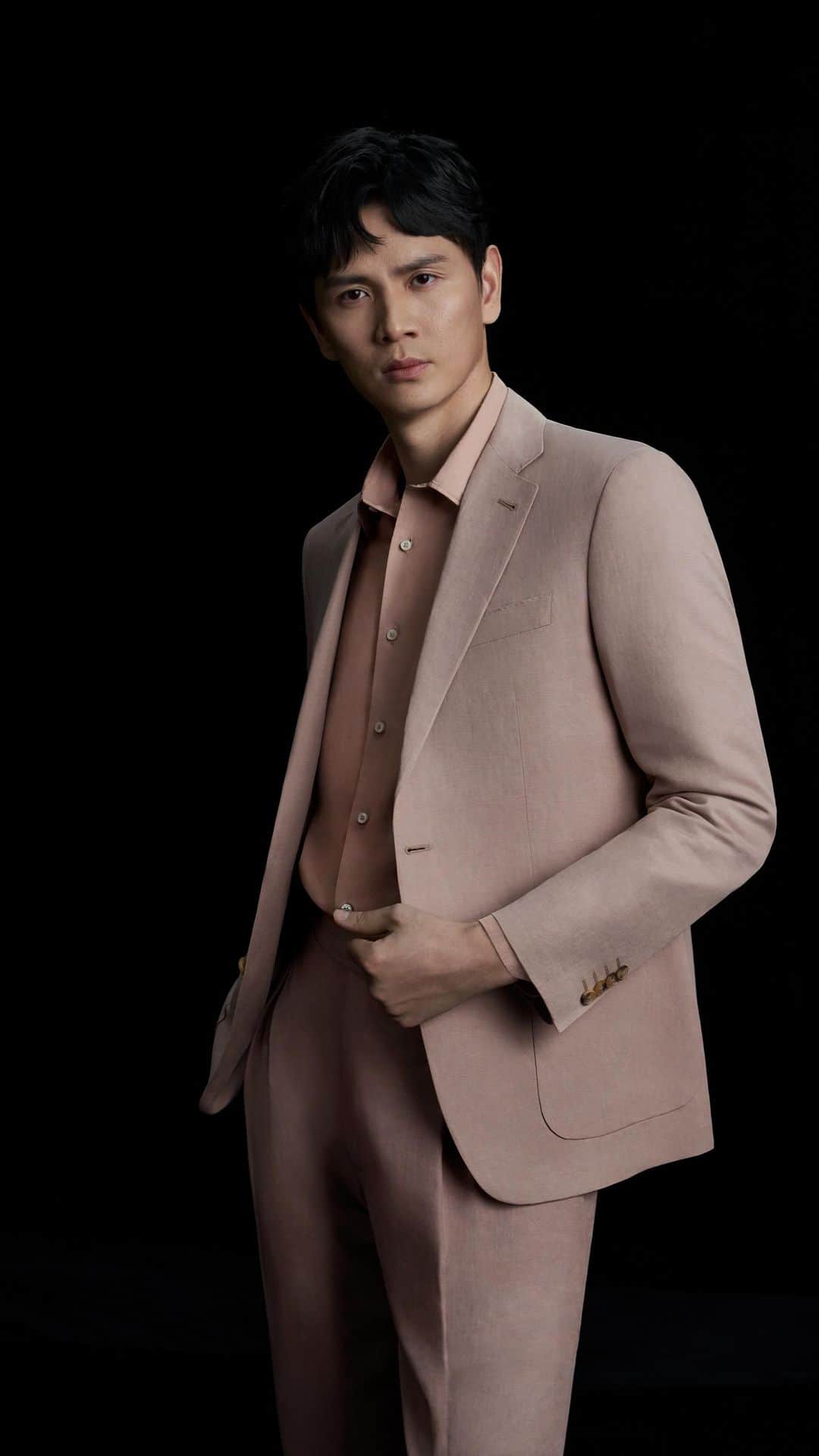 カナーリのインスタグラム：「How can #InnerBeauty make the world a better place? Bao Chunlai, Badminton World Champion, tells us about it #ThroughHisEyes, and talks about faith and  perseverance.  #Canali1934」