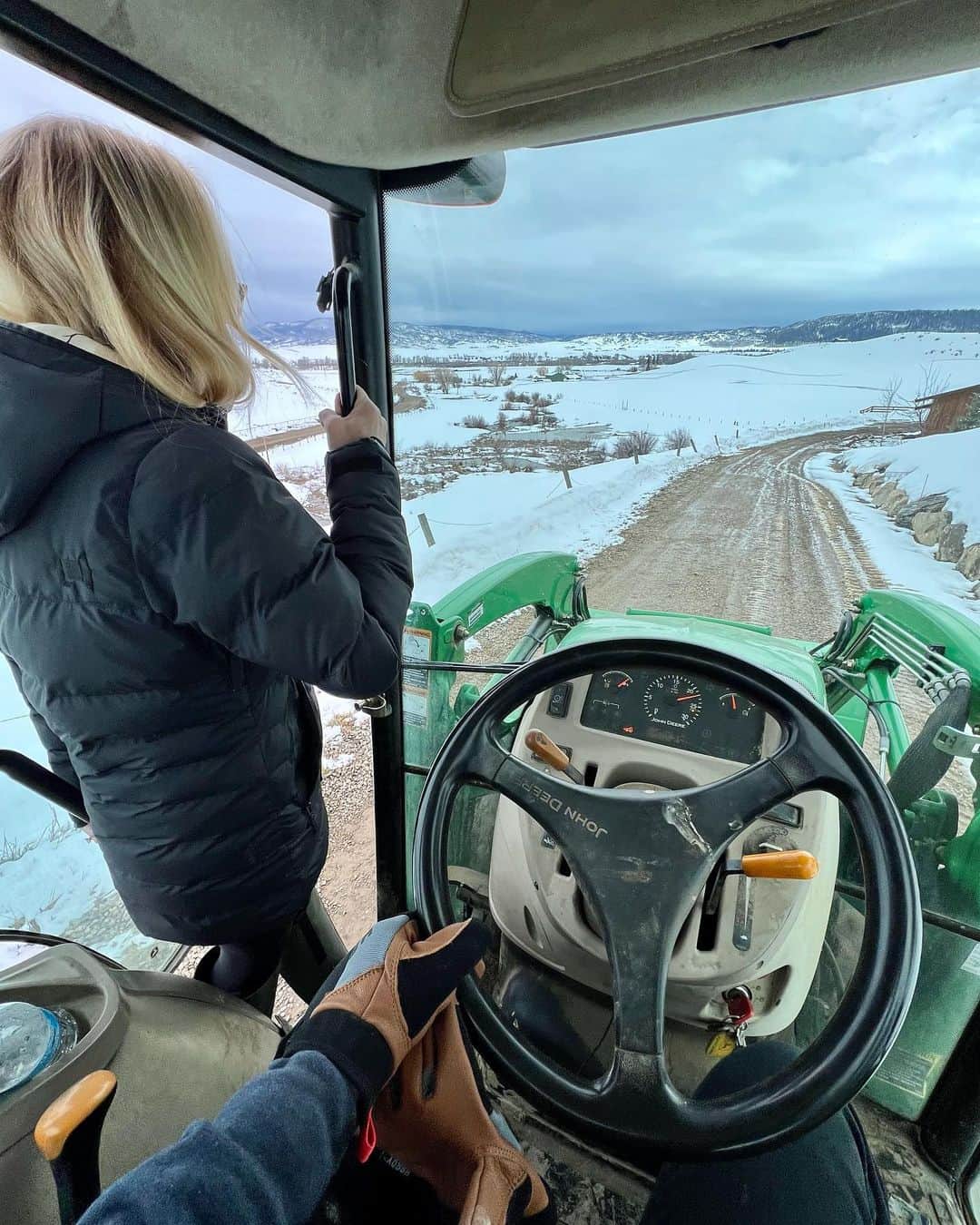 タナー・フォウストのインスタグラム：「Ya’ know… just out here farmin’! #steamboat .  Spent a glorious evening watching YouTube videos in the tractor learning how to start a tractor.  Fun days ahead! @alicialeighwillis」