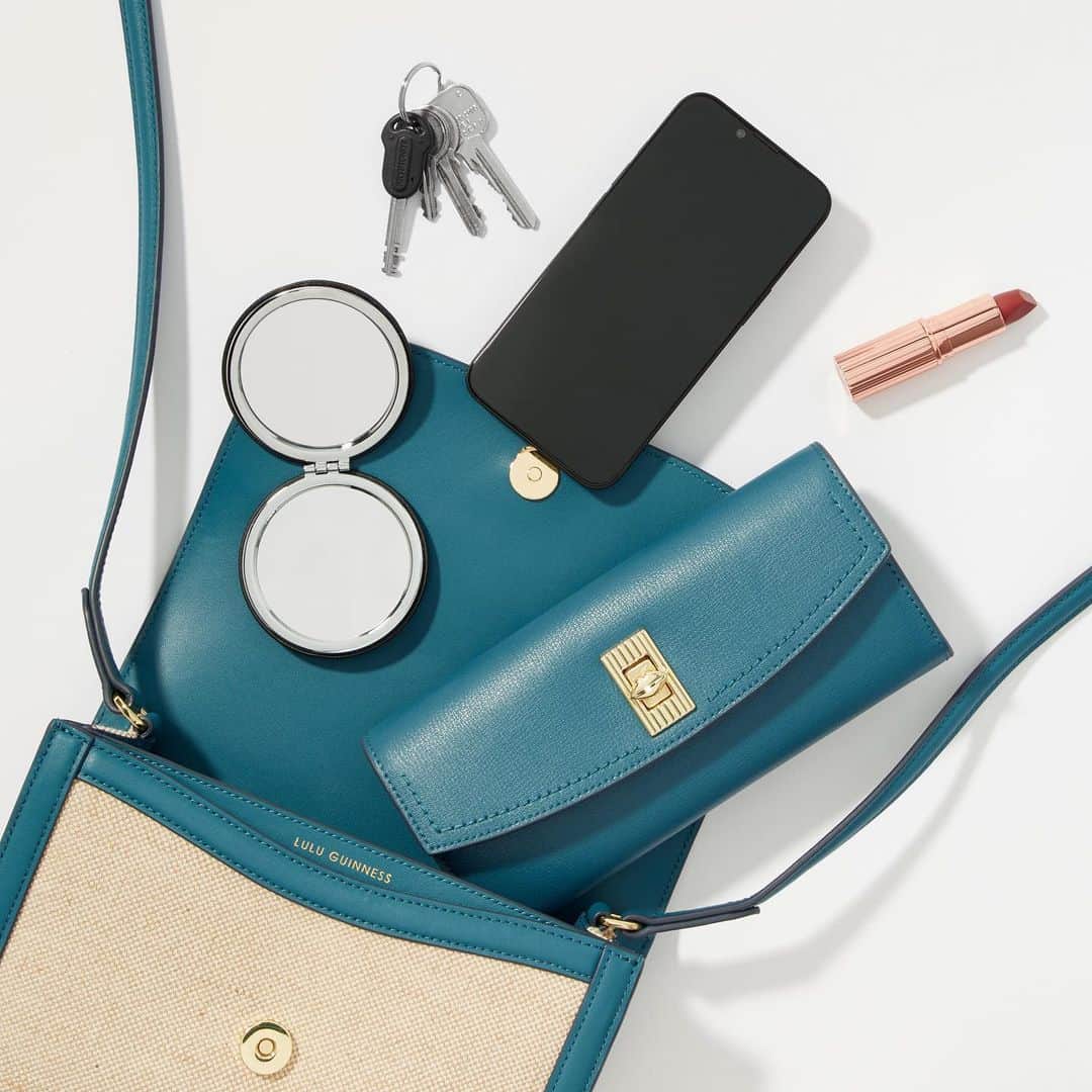 ルルギネスのインスタグラム：「Small but mighty, our crossbody bags may look deceiving but they can pack in all the essentials.   Shop via the link in bio.  #LuluGuinness」
