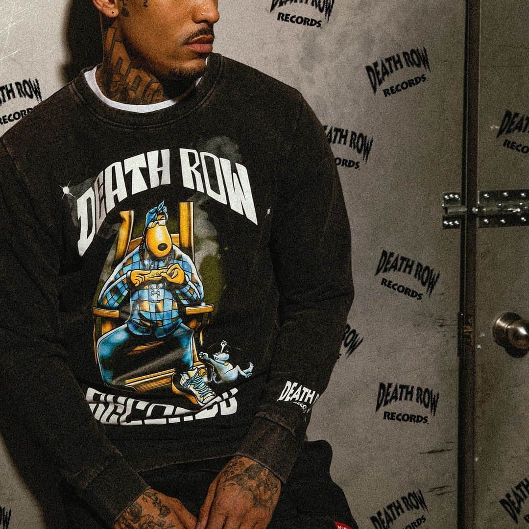 Crooks & Castlesのインスタグラム：「Death Row Still Smokin' Crew⏳️⁠ ⁠ #crooksncastles #streetstyle #mensfashion」