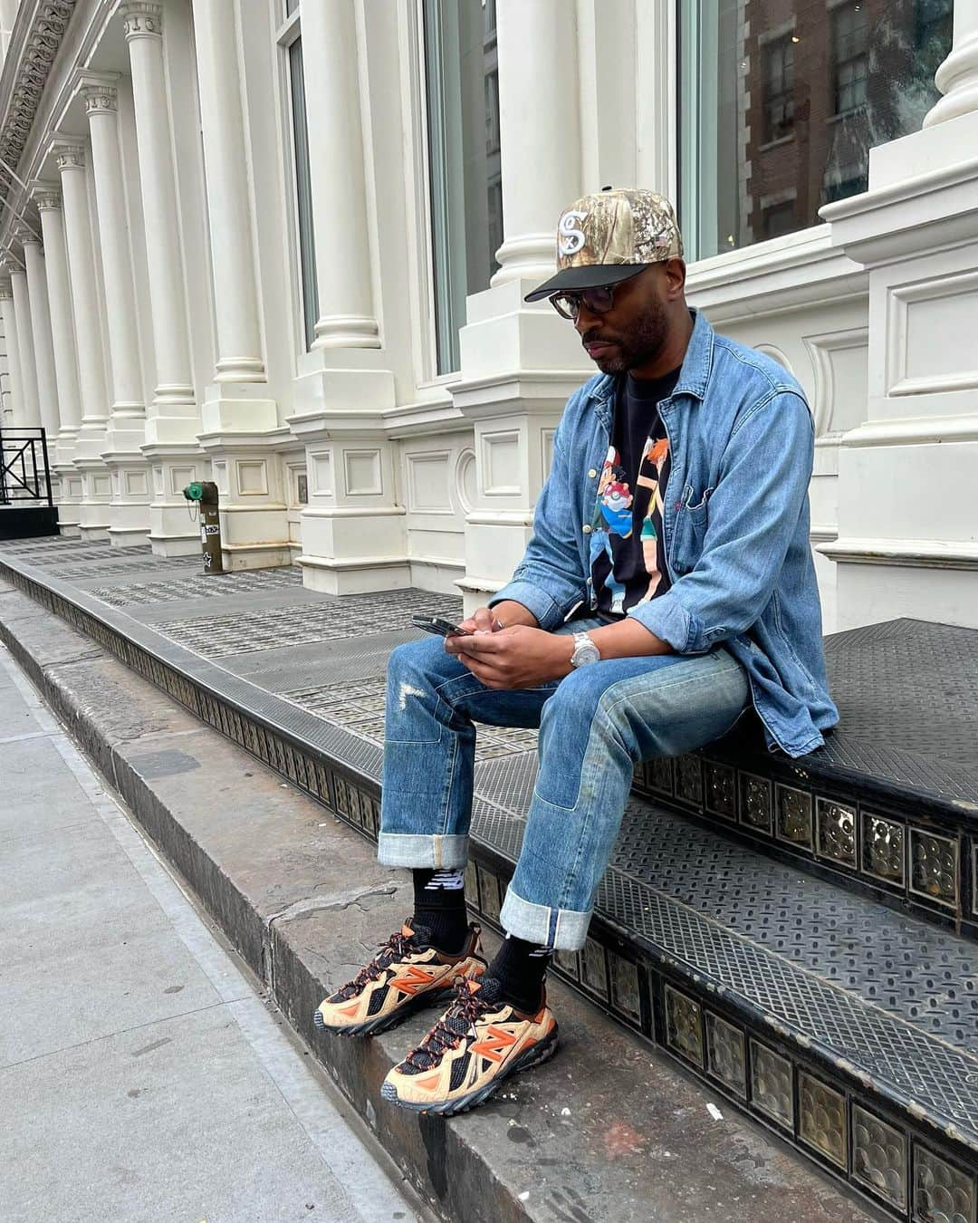 Mr. Tyのインスタグラム：「Moving around NYC in my brotha @joefreshgoods @newbalancelifestyle 610. Had to pair with the new Realtree fitted 👌🏾.  #capson #fittedcap #fittedfiend #teamfitted #nbsonly #stayfitted #59fifty #myfitteds #fittednation #5950 #mynbs #newera #jfg #joefreshgoods #whitesox #fittedfam #lvc #610 #nb610」