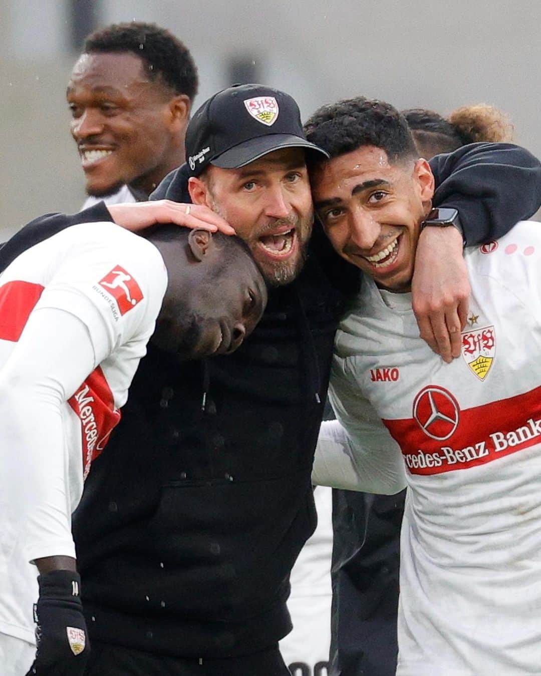 のインスタグラム：「Jeder Punkt zählt ‼️ #VfBsein ⚪️🔴  _ #VfB #VfBBVB 3:3 #vfbstuttgart #vfbstuttgart1893 #auscannstatt #furchtlosundtreu #VfBInsta」