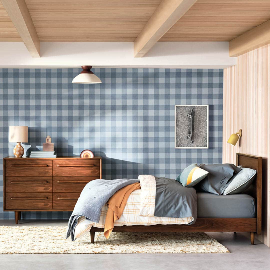 ジャスミン・トゥークスのインスタグラム：「When the design of your kid's room vibes with the rest of the house = 🙌 Our new Tatum collection has so much going for it, from the midcentury-inspired lines to that gorgeous grain—and it's in-stock and ready to ship!   #KidsFurniture #KidsRoom #KidsRoomInspo #NurseryInspo」