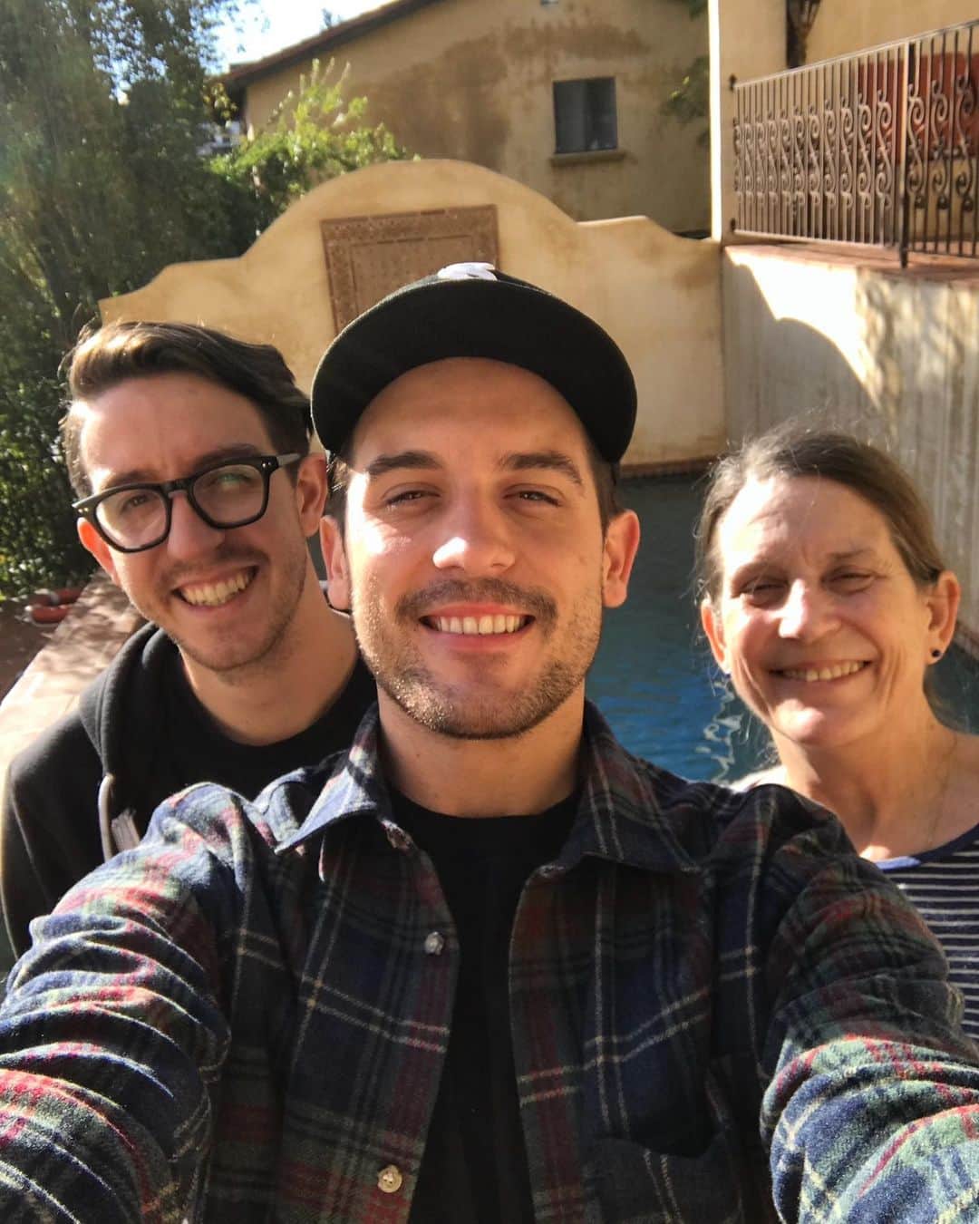 G-Eazyさんのインスタグラム写真 - (G-EazyInstagram)「Happy birthday mom, we miss you every day. Love you forever. 🤍」4月16日 3時23分 - g_eazy