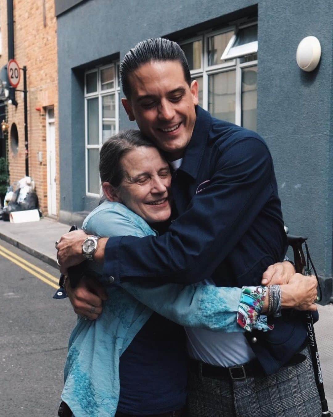 G-Eazyさんのインスタグラム写真 - (G-EazyInstagram)「Happy birthday mom, we miss you every day. Love you forever. 🤍」4月16日 3時23分 - g_eazy