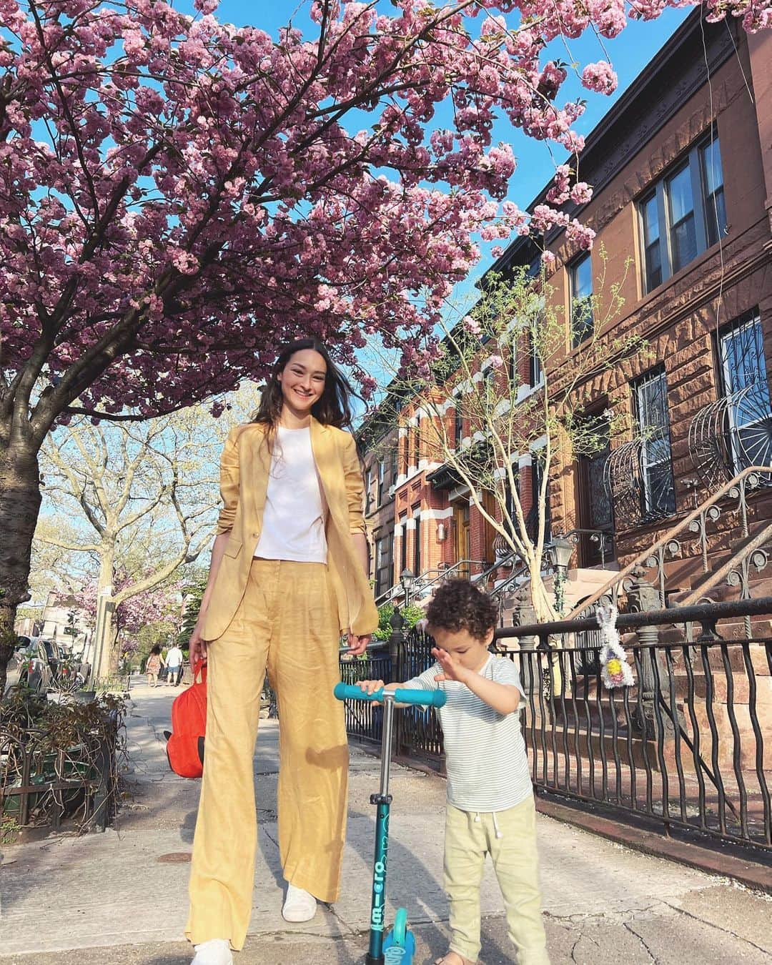 ブルーナ・テノリオのインスタグラム：「Finally some solid spring weather! 🌸」