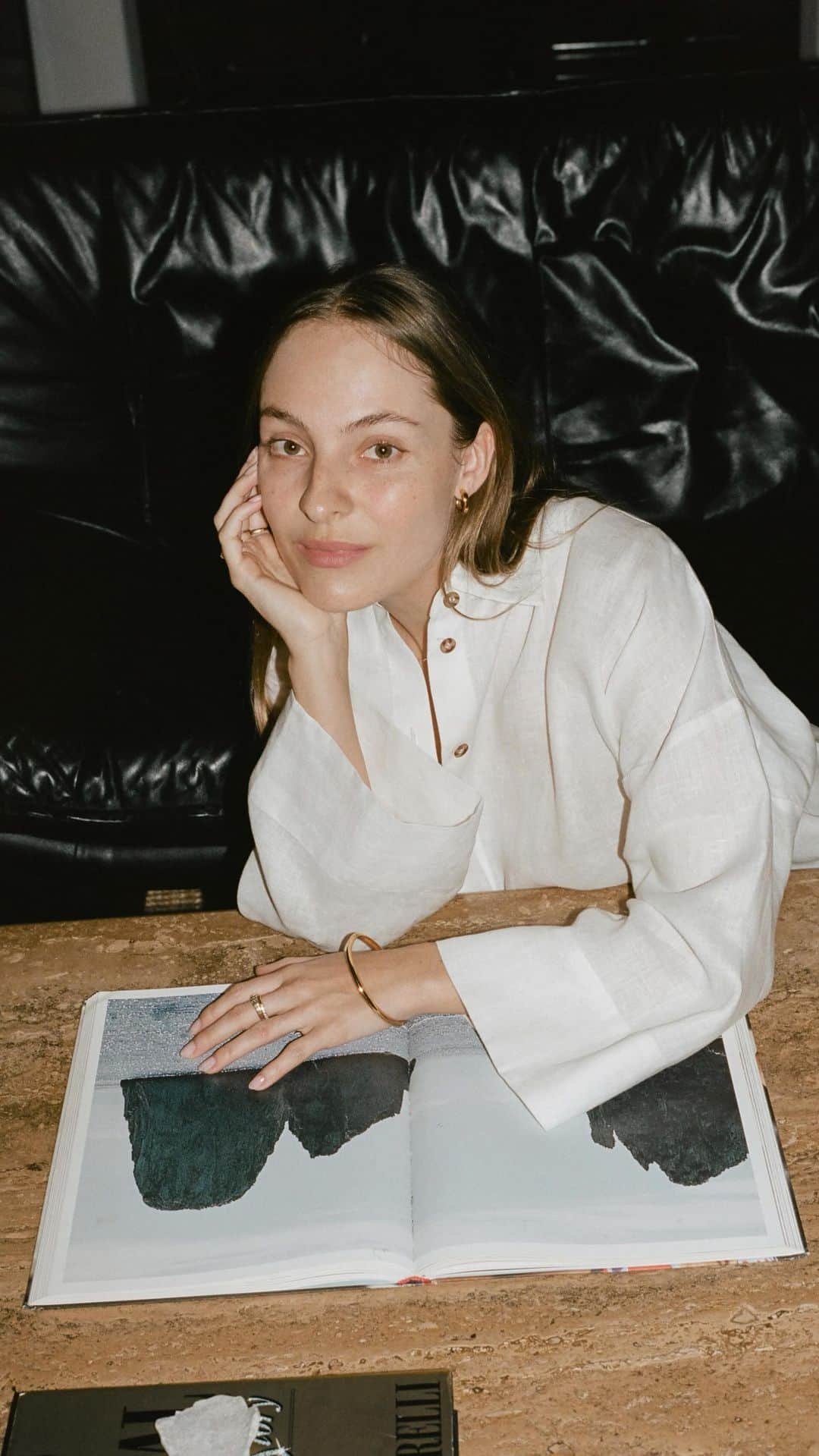 オレーシャ・ルーリンのインスタグラム：「New Pivotal Moments Episode with the founder of @inner.eros discussing the complex subject matter of social media, porn, and the disconnect between reality and fantasy. Thank you for tuning in and please leave any questions and comments you may have below.」