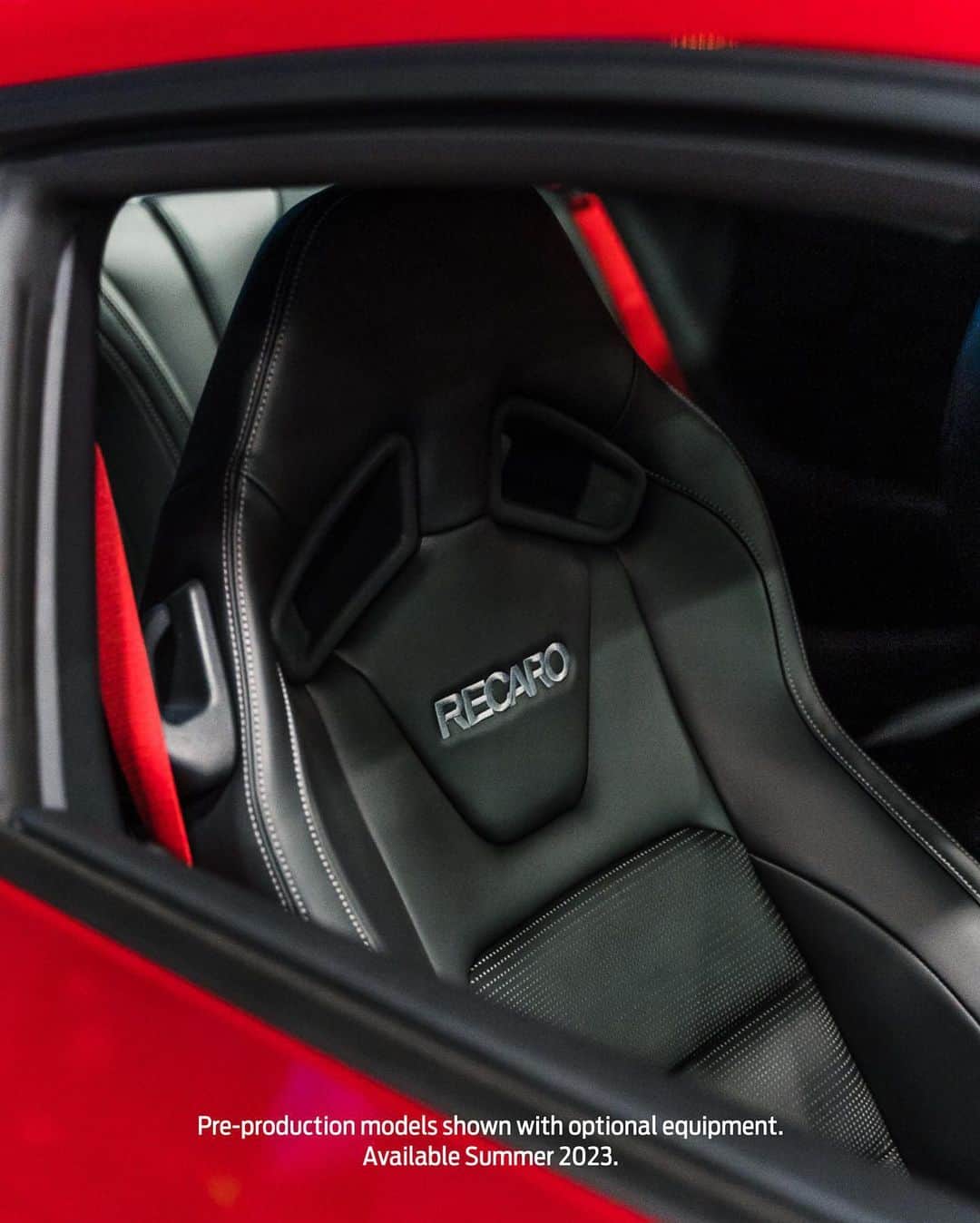 Fordさんのインスタグラム写真 - (FordInstagram)「What’s it like to slip into the next-gen cockpit of the All-New 2024 MUSTANG with Recaro performance seats and a curved dual-display? @derekbaranproductions, @italianstallion410, and @stangry5.0 got a taste at our West Palm Beach event in partnership with @barrett_jackson.」4月16日 4時04分 - ford