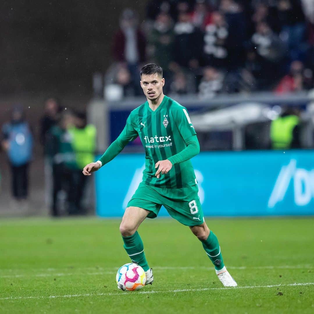 ユリアン・ヴァイグルのインスタグラム：「Happy to be back ⚽️♥️」