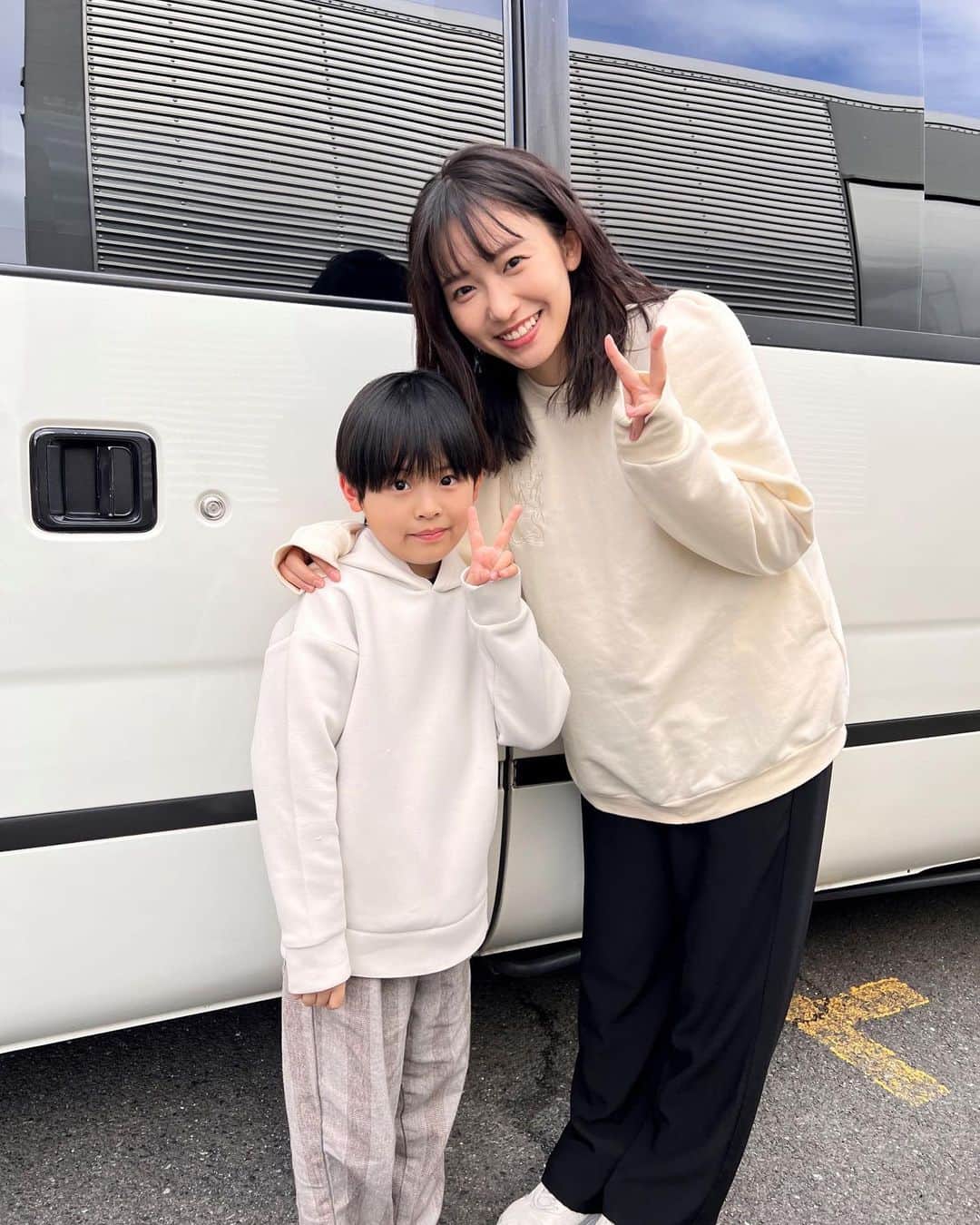 志田音々のインスタグラム：「仮面ライダーギーツ第31話、ご視聴ありがとうございました🦊 松平将馬くんとのオフショット☺︎  祢音ちゃんの動画は見られないや、世界が訳わかんないことにになるや、景和が……………沙羅ねぇ辛い  みんなで協力して、みんなが幸せになることって難しいのかな。」