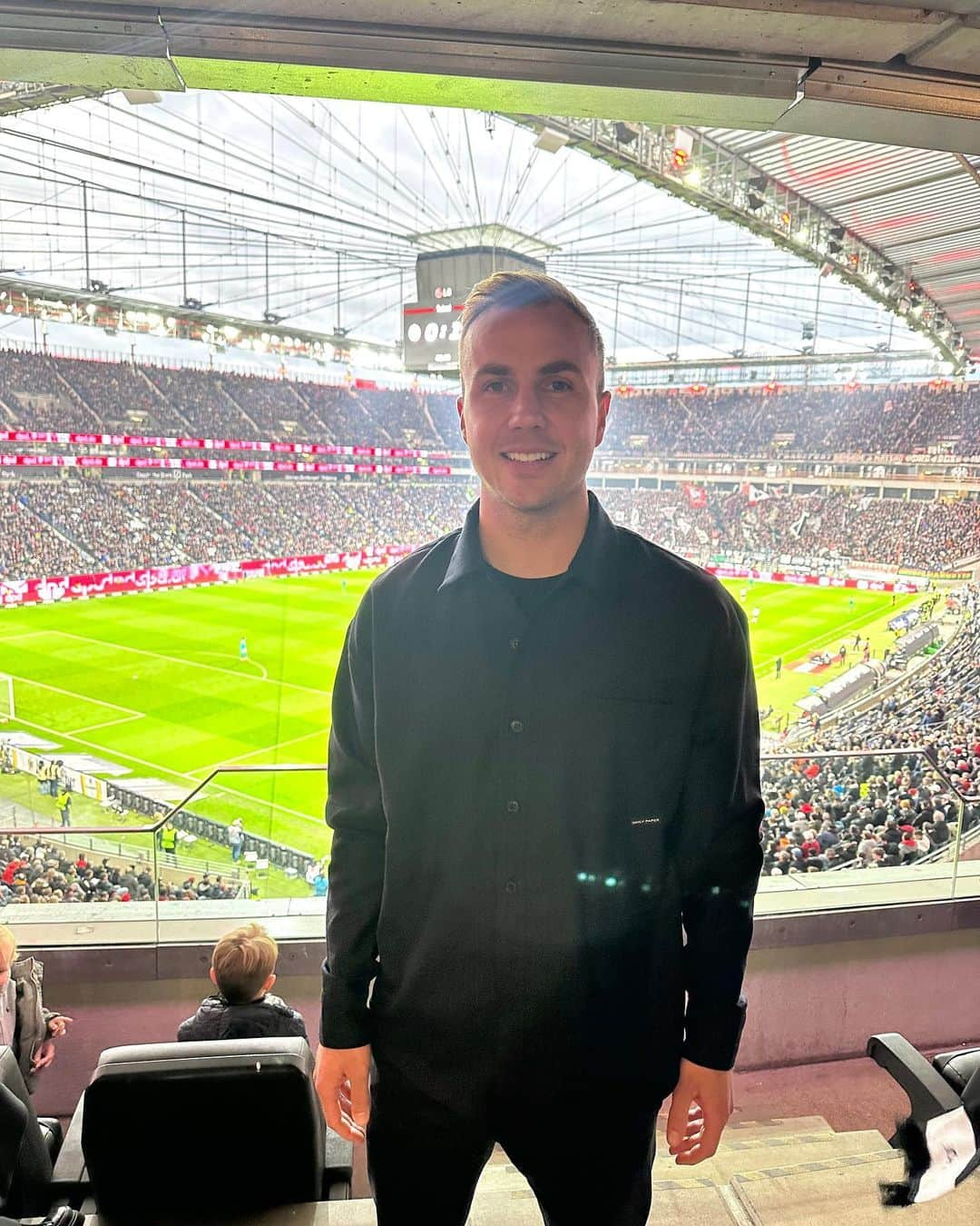 マリオ・ゲッツェさんのインスタグラム写真 - (マリオ・ゲッツェInstagram)「Cheering for my teammates @eintrachtfrankfurt ✊」4月16日 4時46分 - mariogotze