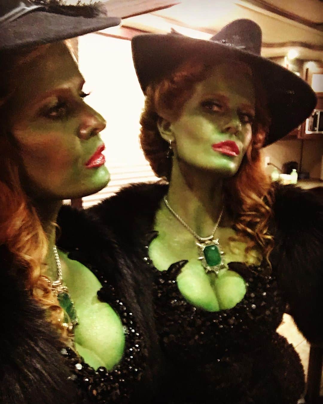 レベッカ・メイダーのインスタグラム：「Happy Birthday Zelena! Can’t wait to celebrate you tonight! 💚🍸🎉 #zelena #onceuponatime #ouat #april15」