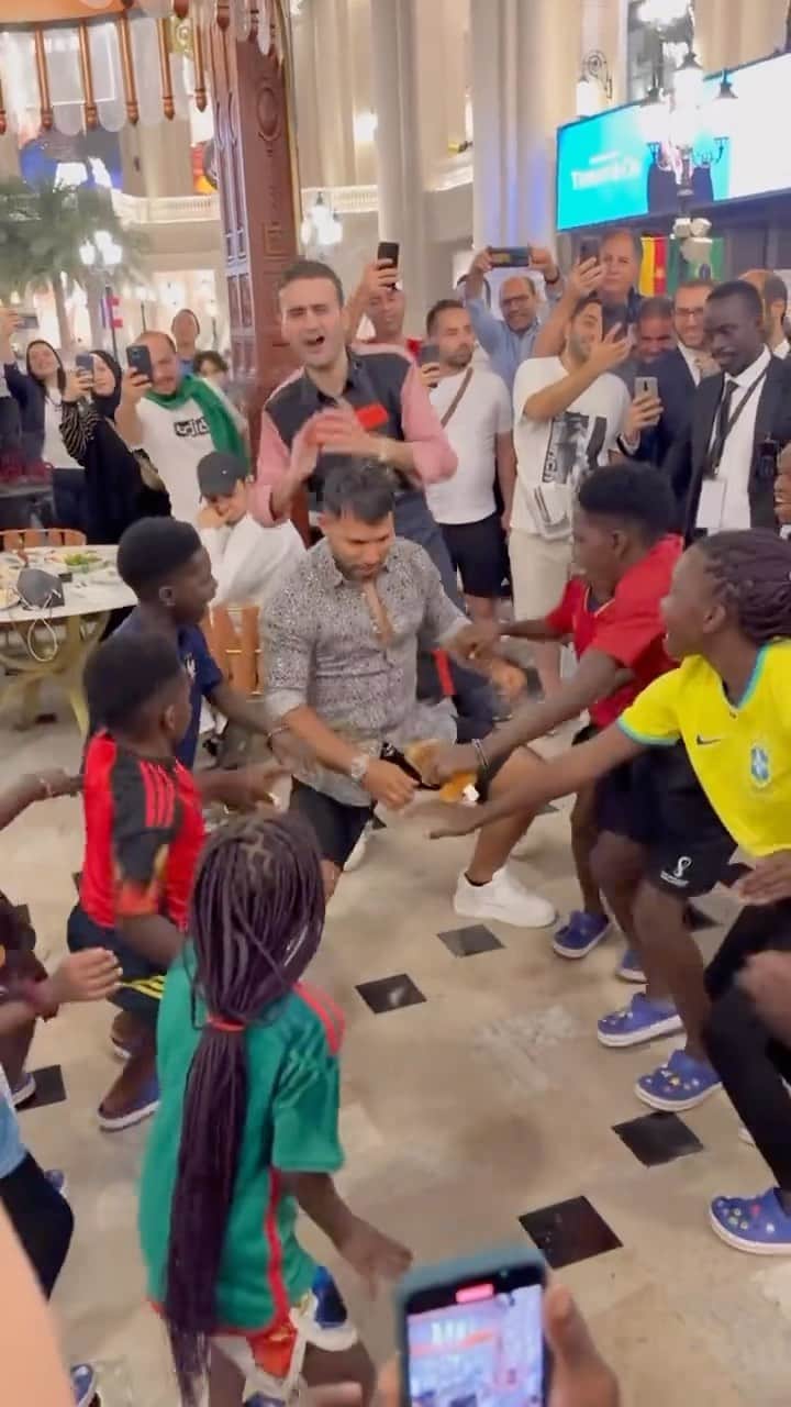 F2Freestylersのインスタグラム：「@ghettokids_tfug you were amazing then and amazing tonight! Congratulations 🌍🇺🇬💙  @kunaguero  @cznburak  @bgt」