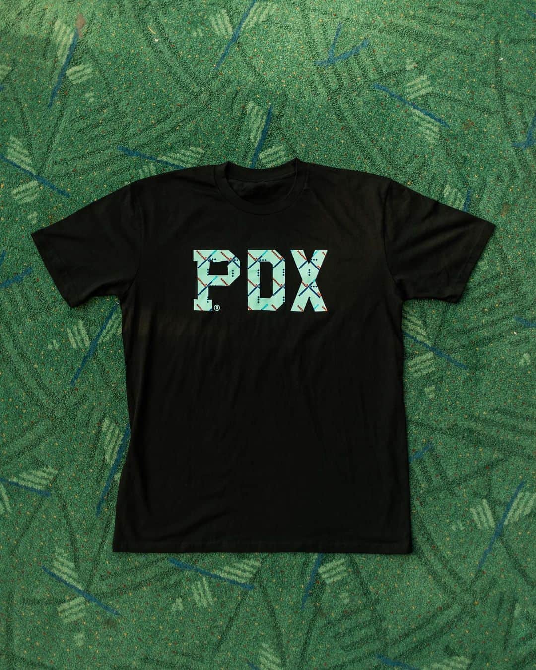 Portlandさんのインスタグラム写真 - (PortlandInstagram)「To commemorate this weeks PDX airport news, local brand @portlandgear just released this original PDX carpet themed pack! Choose from a hoodie, crewneck, or T-shirt! Click the bio link to shop now.」4月16日 5時44分 - portland