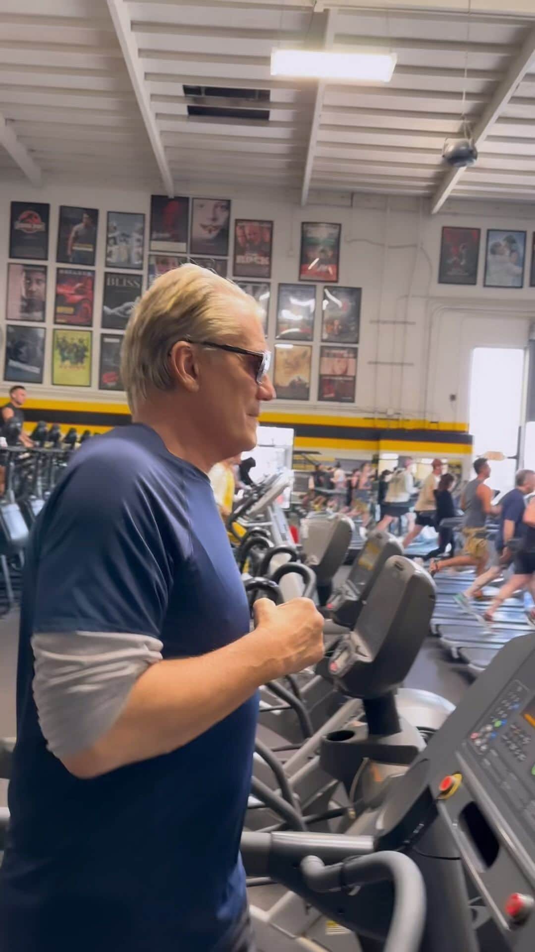 ドルフ・ラングレンのインスタグラム：「Can only walk for 2 weeks after my sinus procedure.  Starting at 30 min almost flat. Planning to go to 1 hr at higher speed and increased incline. Gotta have that plan going forward! 👊」