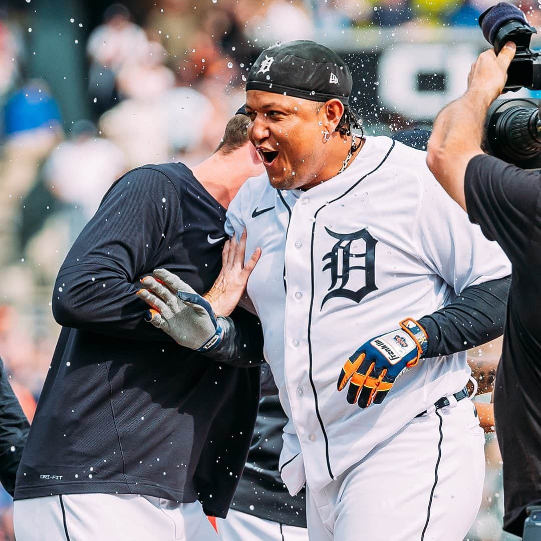 ミゲル・カブレラのインスタグラム：「Walk-off so nice we did it twice. #TigersWin」