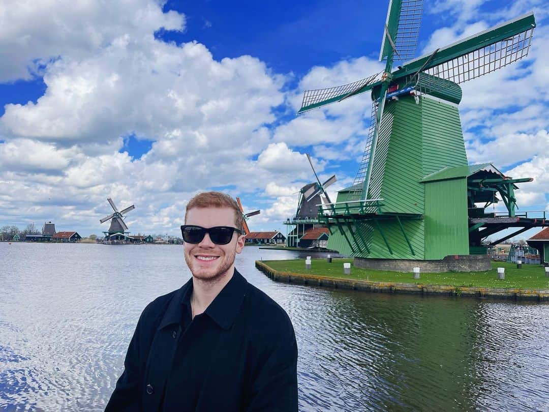 キャメロン・モナガンのインスタグラム：「Don Quixote」