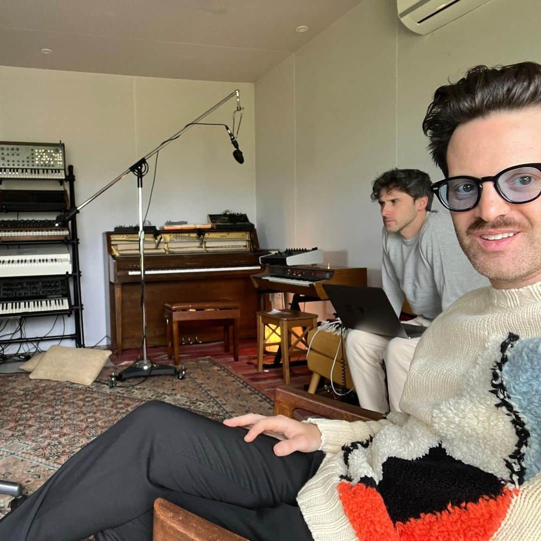 メイヤー・ホーソーンさんのインスタグラム写真 - (メイヤー・ホーソーンInstagram)「OH YAYER NEW MAYER COMING SOON ARE YOU READY」4月16日 7時15分 - mayerhawthorne