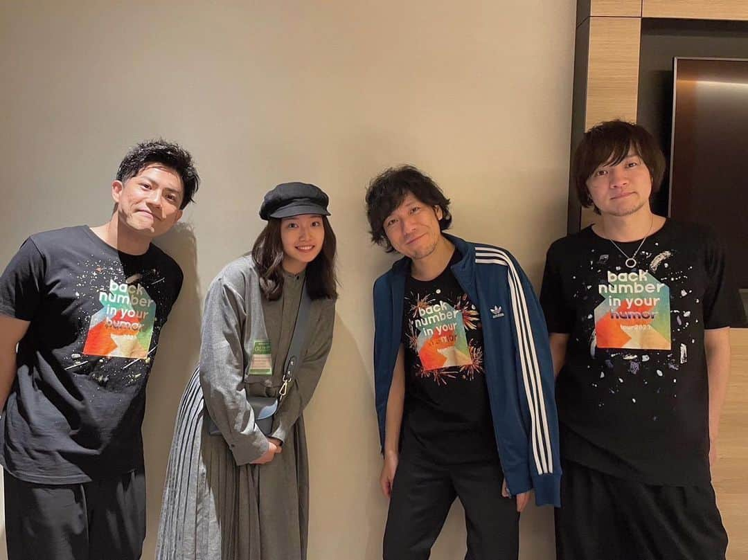 小野莉奈さんのインスタグラム写真 - (小野莉奈Instagram)「back number  in your humor tour 2023 に行かせていただきました☺️ 一つ一つ、歌に込められた想いやエネルギーが伝わって、びっくりするくらい元気を貰いました。 忘れられない、素敵な日になりました☔️  4/15」4月16日 7時12分 - ono_rina.official