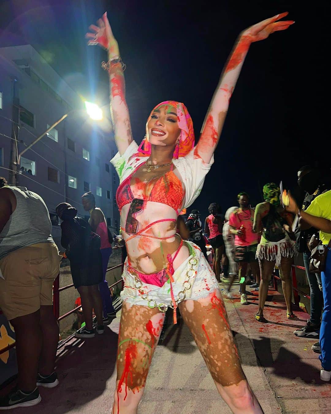 ウィニー・ハーロウさんのインスタグラム写真 - (ウィニー・ハーロウInstagram)「JOUVERT MAWNIN 🇯🇲☀️!!! What a blessing after expanding @cayskin to Canada, coming home to Jamaica for Carnival to celebrate 🇯🇲 the inspiration for @cayskin is a dream come true 🧡🧡🧡 My country always welcomes me home with open arms 🥹🤗 Carnival day is coming 🥳🥰 JAMAICA WE READY FI DI ROADDDD!!! (Check my Tiktok for the recap 🤩) @ebonymagazine #ebonycaribbean @genxsjamaica」4月16日 7時35分 - winnieharlow