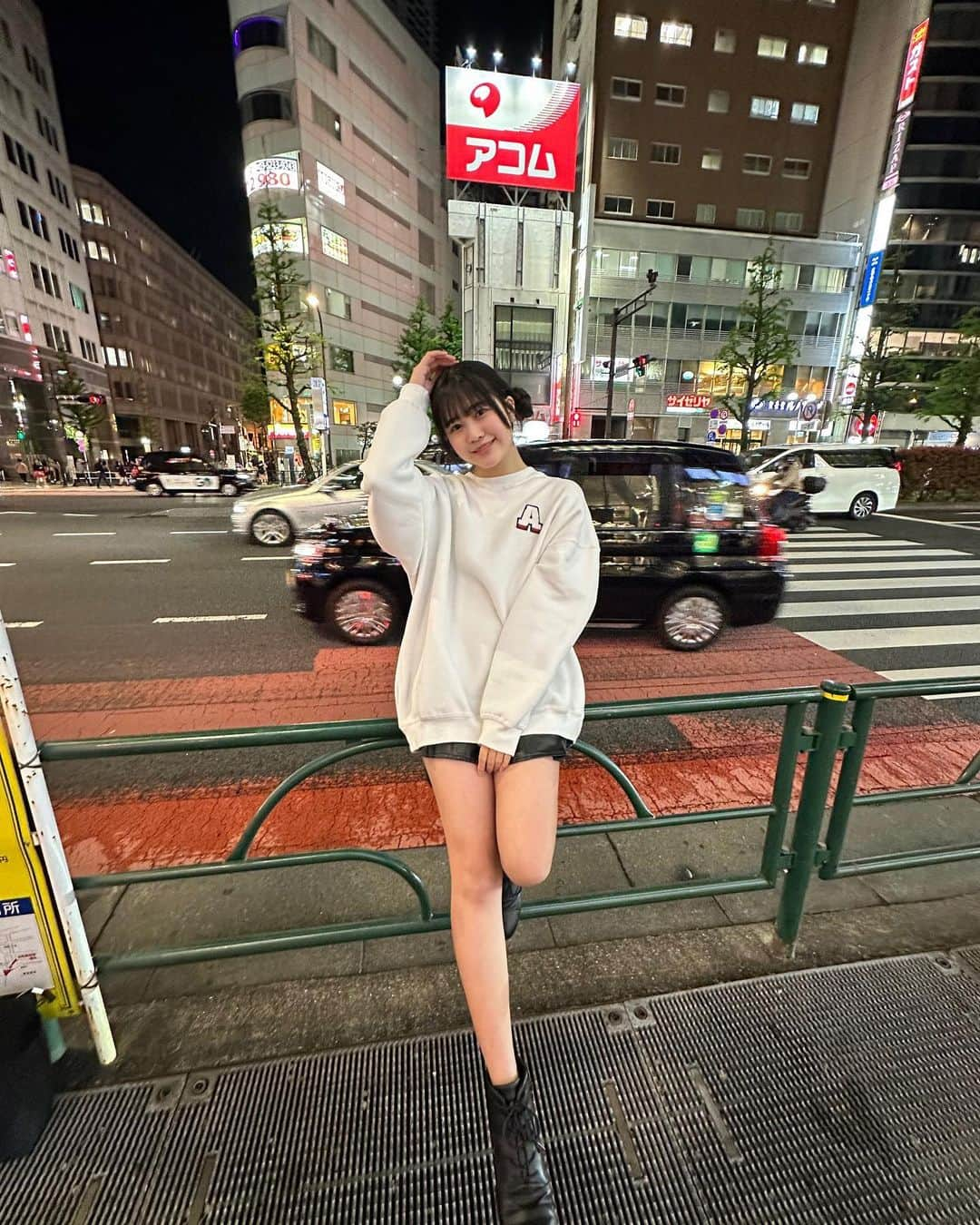 藤田苺花さんのインスタグラム写真 - (藤田苺花Instagram)「#ありすたいる  アイドルの日の私服はラフな格好が好き♡  トレーナー1枚の季節楽でかわいいからうれしいっ！ . . . . #トレーナー #AKIIICLASSIC #私服  💎PureGi公式アカウント💎 @puregi_official #PureGi #ぷれっぢ #アイドル #ALICE #紫担当  . #ありるん #VINEYARD #ヴィンヤード #08 #jc3 #中学生 #女子中学生 #雰囲気 #垢抜け #黒髪 #ロング #おすすめ #ありすたぐらむ」4月16日 19時00分 - alice620_alice