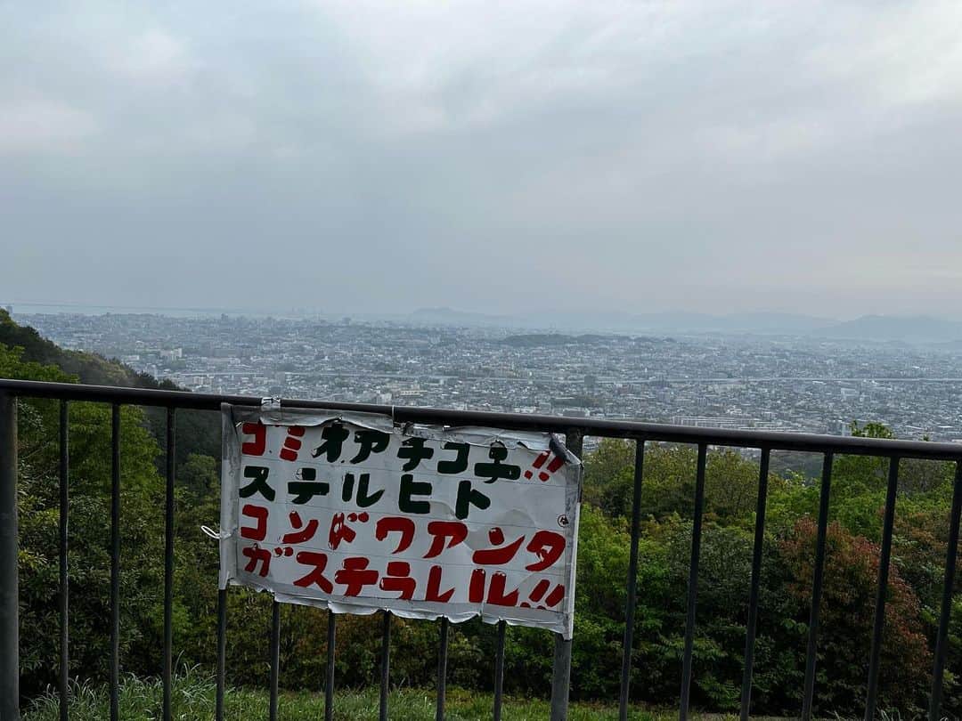 栗田善太郎のインスタグラム：「5時半から犬と散歩 雨がやっと止んだので 福岡市民なら免許取ったら必ず行く油山。 ちっちゃくて短い初のワインディングは、想像通りのラインにならず。。 帰りは油山観光道路から筑肥新道、高宮通りから帰宅。50分のショートトリップ。 日曜朝ならではの気持ち良さでした！ げな。」