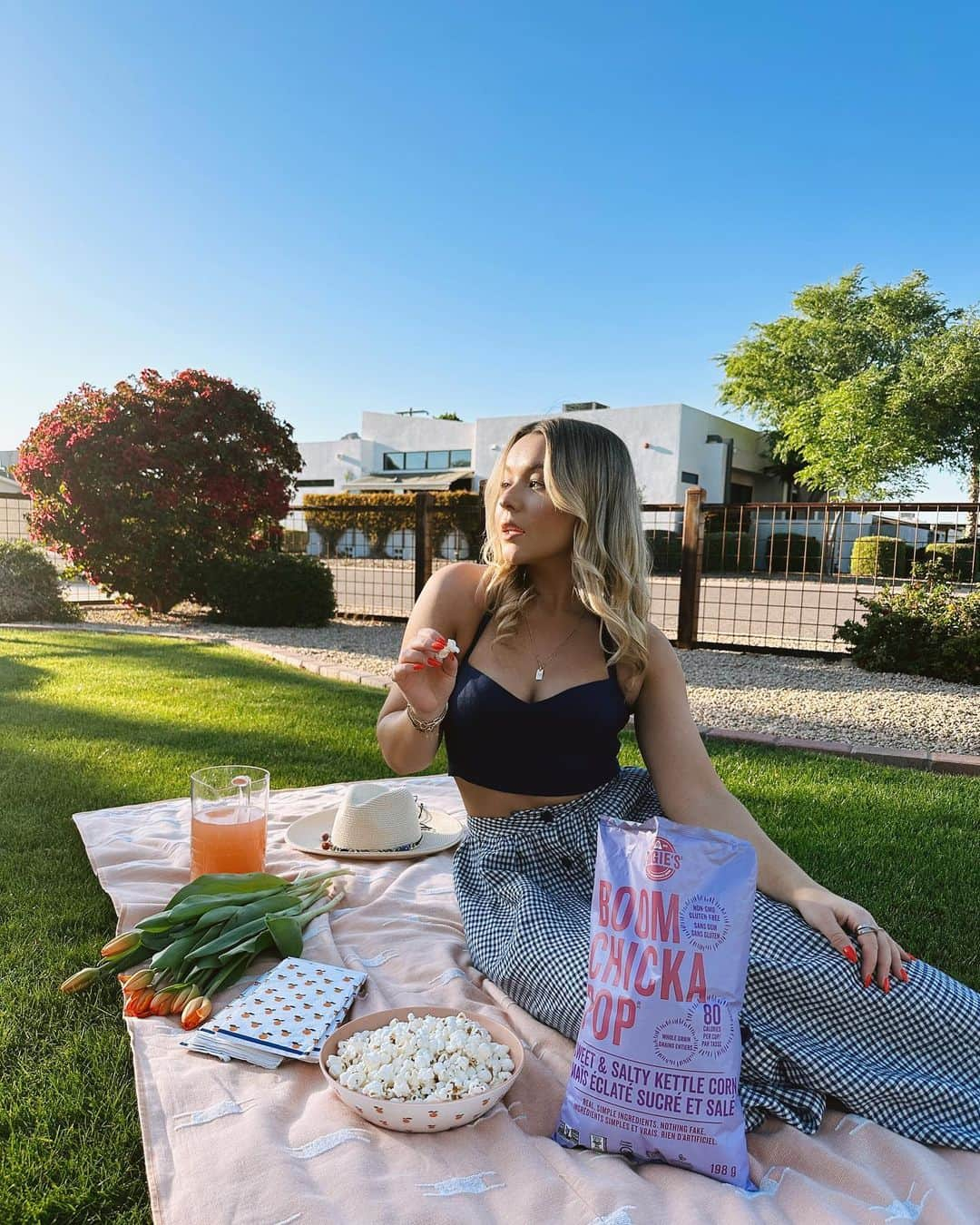 トーリ・ウェブスターさんのインスタグラム写真 - (トーリ・ウェブスターInstagram)「#ad Happy Earth Month! 🌎☀️🌳  Here’s your reminder to get outside this month and picnic with @AngiesBOOMCHICKAPOP! Did you know you can recycle your Angie’s BOOMCHICKAPOP popcorn bags and packaging with @TerraCycleCA (it’s free in Canada)! Angie’s BOOMCHICKAPOP comes in over eight ready-to-eat flavours so everyone can find one to enjoy! I always reach for the Sweet & Salty Kettle Corn flavour for obvious reasons 😉Available on Amazon at the link in my bio!  #BOOMCHICKAPOP #BCPEarthMonth #SnackwithBCP #snack #snackideas」4月16日 8時26分 - torriwebster