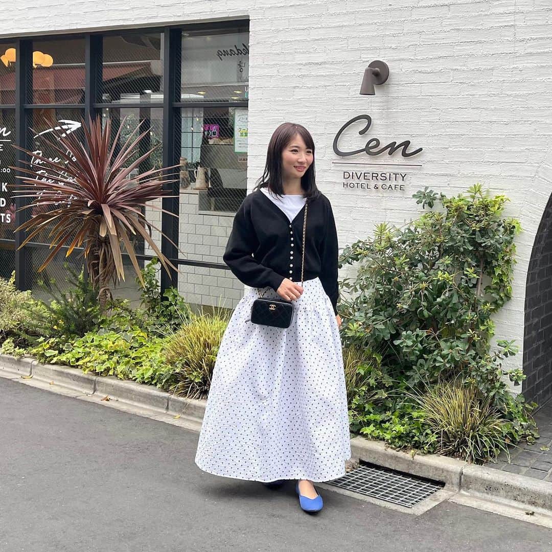 のインスタグラム：「・ 5,6年ぶりに行った新大久保は更に韓国感増してました🇰🇷 ⁡ ⁡ @hotel_cen のカフェが雰囲気良かったです☕️ ⁡ ⁡ おしゃれカフェたくさんあるし、ふらっと入って買った韓国コスメもすごく良くてまた行きたい…🫢✨ ⁡ ⁡ ⁡ ⁡ ⁡ ⁡ ⁡ ⁡ #新大久保 #新大久保カフェ  #アルページュストーリー #arpegestory」