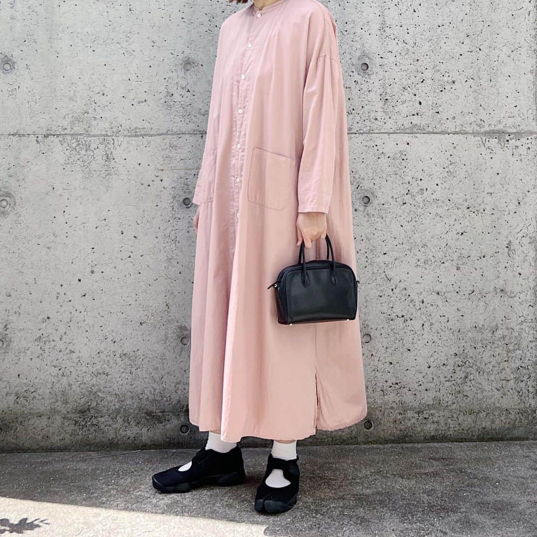ryokoさんのインスタグラム写真 - (ryokoInstagram)「▪︎  💐💐💐 ワンピース1枚が気持ちのいい季節  .  dress #harvesty shoes #nike bag #artsandscience」4月16日 21時00分 - ryo___ka