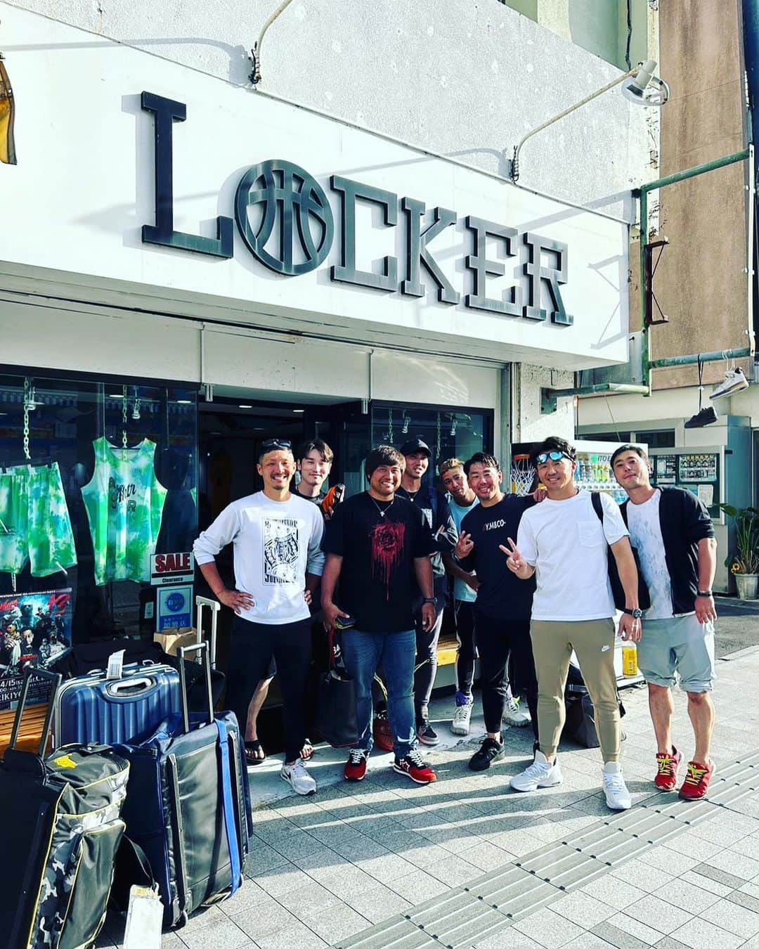 平田良介さんのインスタグラム写真 - (平田良介Instagram)「#平田良介　#グランドスラム杯  #全国大会　#沖縄セルラースタジアム　#エースファクトリー　#進撃のノア　#88ステーキ  昨日初戦を勝って今日午前中に準決勝で勝った⚾️ そして昼からの決勝戦❗️❗️  2対0で勝って全国制覇を果たしました☺️ 沖縄には進撃のノアさんも応援にかけつけてくれて応援してくださり、宣言通り2アウト満塁からレフトオーバーの2点タイムリーを打つ事ができました👍  全国1位になれてすごく嬉しかったです😁 飛行機まで時間あったから沖縄遠征のシメに88ステーキも食べれたし最高の2泊3日でした😁  この大会3試合の成績は７打数3安打6打点2四球でした！ 軟式にも慣れてきたし次の大会も楽しく頑張るぞー☺️」4月16日 19時17分 - ryosuke_hirata_official