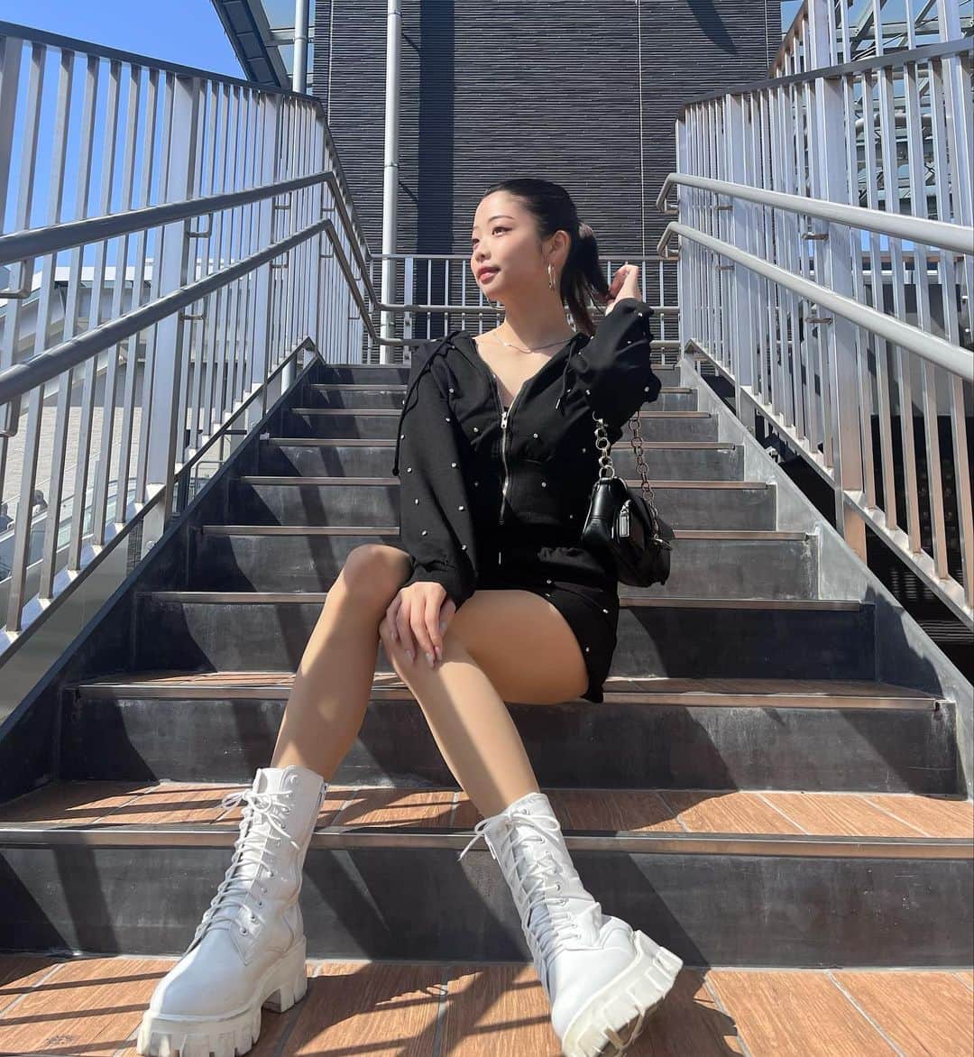 神田萌衣のインスタグラム：「スウェットのセットアップ楽チンでかわいい🫶🏻」