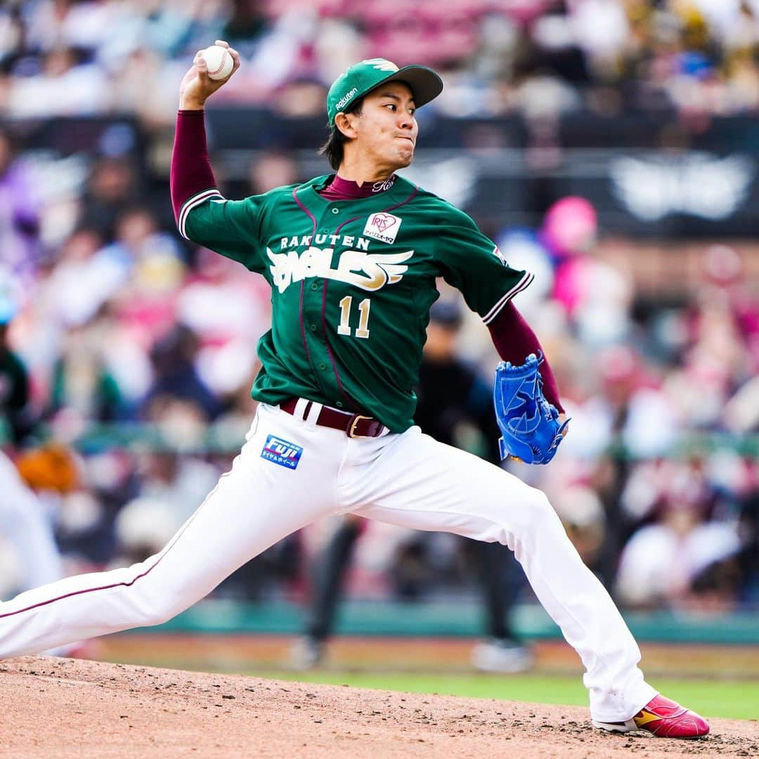 東北楽天ゴールデンイーグルスさんのインスタグラム写真 - (東北楽天ゴールデンイーグルスInstagram)「⚾️  ⚾️E 3-6 H⚾️ 岸選手がプロ野球23人目の2000奪三振を達成✨✨ 6回99球5安打2失点3奪三振の力投で勝ち投手の権利👍🏼 しかし8回に逆転を許してしまい敗戦。150勝もお預けに。 打線は3回に鈴木大地選手の犠牲フライで先制‼️ さらに浅村選手がタイムリーヒット🔥 守備では岡島選手と辰己選手がファインプレー👏🏼👏🏼 2番手鈴木翔天選手はランナーを背負うも2奪三振で無失点‼️  #鷲が掴む #rakuteneagles #EAGLESEARTHGREEN #岸孝之 #鈴木大地 #浅村栄斗 #岡島豪郎 #安田悠馬 #鈴木翔天 #辰己涼介」4月16日 17時52分 - rakuten_eagles