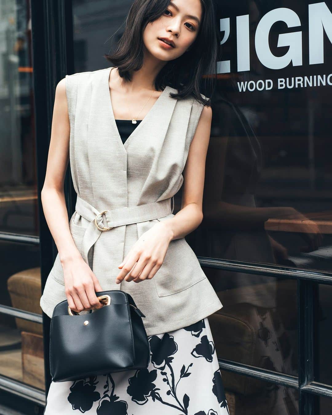 NATURAL BEAUTY BASICのインスタグラム：「Feminine Style In mid spring Feat.Ikumi Matsuki  ■リネンライクベルテッドジレ ¥10,450 tax in size:FR color:ベージュ/ライトブラウン #0173155411  ■ベーシックキャミソール ¥3,410 tax in size:FR color:クロ/オフ/グレージュ #0173160211  ■モダンフラワープリントスカート ¥9,900 tax in size:S/M color:グレージュ×クロ/オレンジ×グリーン #0173120411  -----------------------------------------  松木育未さんが素敵に着こなしてくださった 春の新作webカタログ、第2弾が大好評公開中✨  繊細なフラワープリントに、 ドラマチックなチェックやドット、エレガントな幾何学レース… 旬なフェミニンディテール満載な春新作をピックアップ。 ワンピルックもワンツーコーデetc. 松木育未さんのフレッシュな着こなしにも注目です。  #松木育未 さん #春カラー #ワンピース #花柄ワンピース #プリーツワンピース #spring #春コーデ #スプリングコーデ #お出かけコーデ #オフィスコーデ #オフィスカジュアル #通勤コーデ #大人可愛い #カラーコーデ  #着回しコーデ #きれいめカジュアル  #ベーシックコーデ #ベーシック #ナチュラルコーデ #トレンドスタイル #シンプルコーデ #ナチュラルビューティーベーシック #naturalbeautybasic」